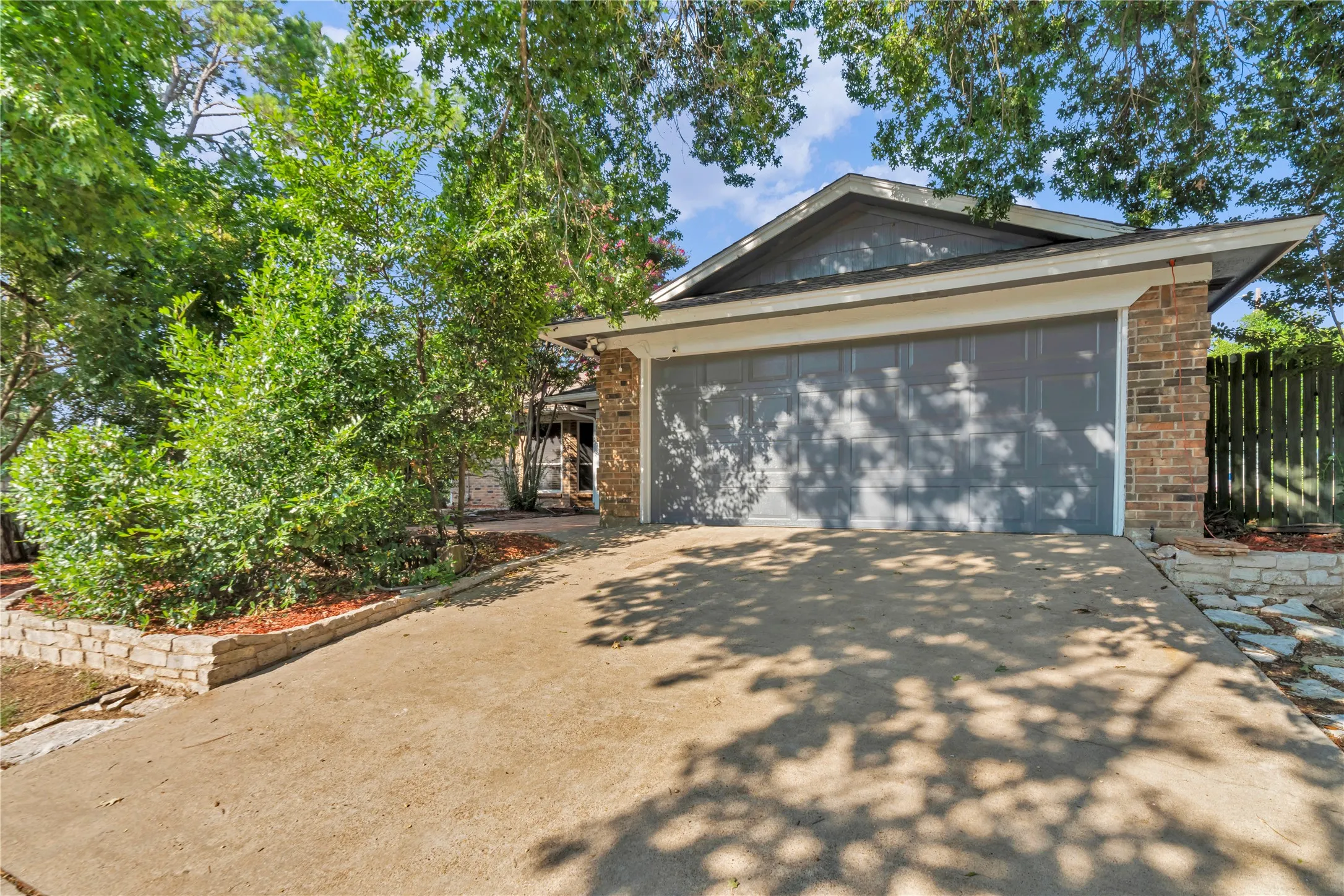 Single Family Residence For Sale in Johnson County , 306 Woodlawn Drive, Keene, Texas 76059, 3 Bedroom, 2 Bathroom, 2 Garage spaces, 1,378 Sqft, built in 1982, mls#21330042, Real Estate Agent in Keene, Homes For Sale in Johnson county, Homes For Sale in Keene, Realtor in Keene Texas, Real Estate Brokerage Independent Realty Texas, Luminita Cordes Realtor