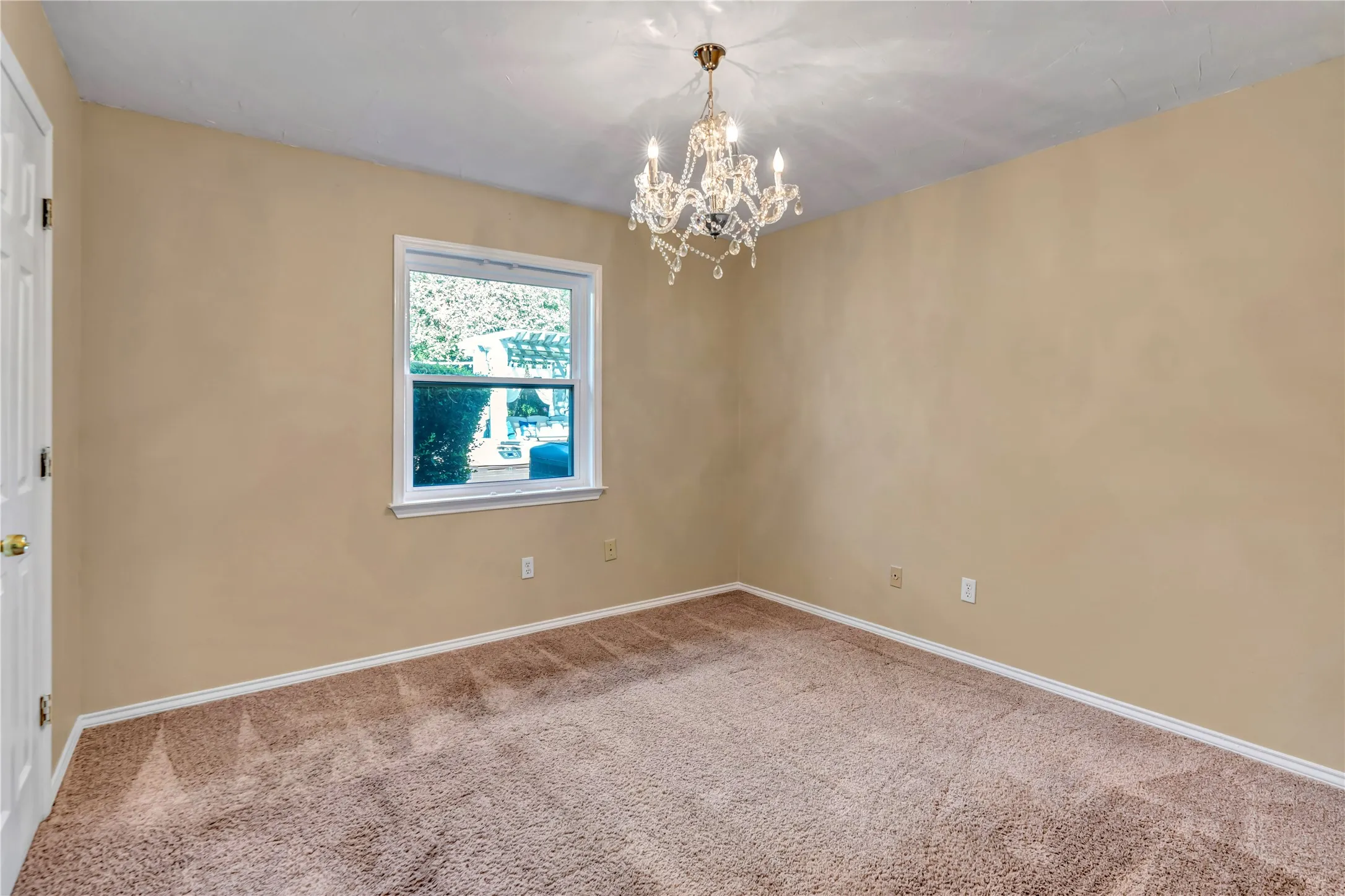 Single Family Residence For Sale in Johnson County , 306 Woodlawn Drive, Keene, Texas 76059, 3 Bedroom, 2 Bathroom, 2 Garage spaces, 1,378 Sqft, built in 1982, mls#21330042, Real Estate Agent in Keene, Homes For Sale in Johnson county, Homes For Sale in Keene, Realtor in Keene Texas, Real Estate Brokerage Independent Realty Texas, Luminita Cordes Realtor