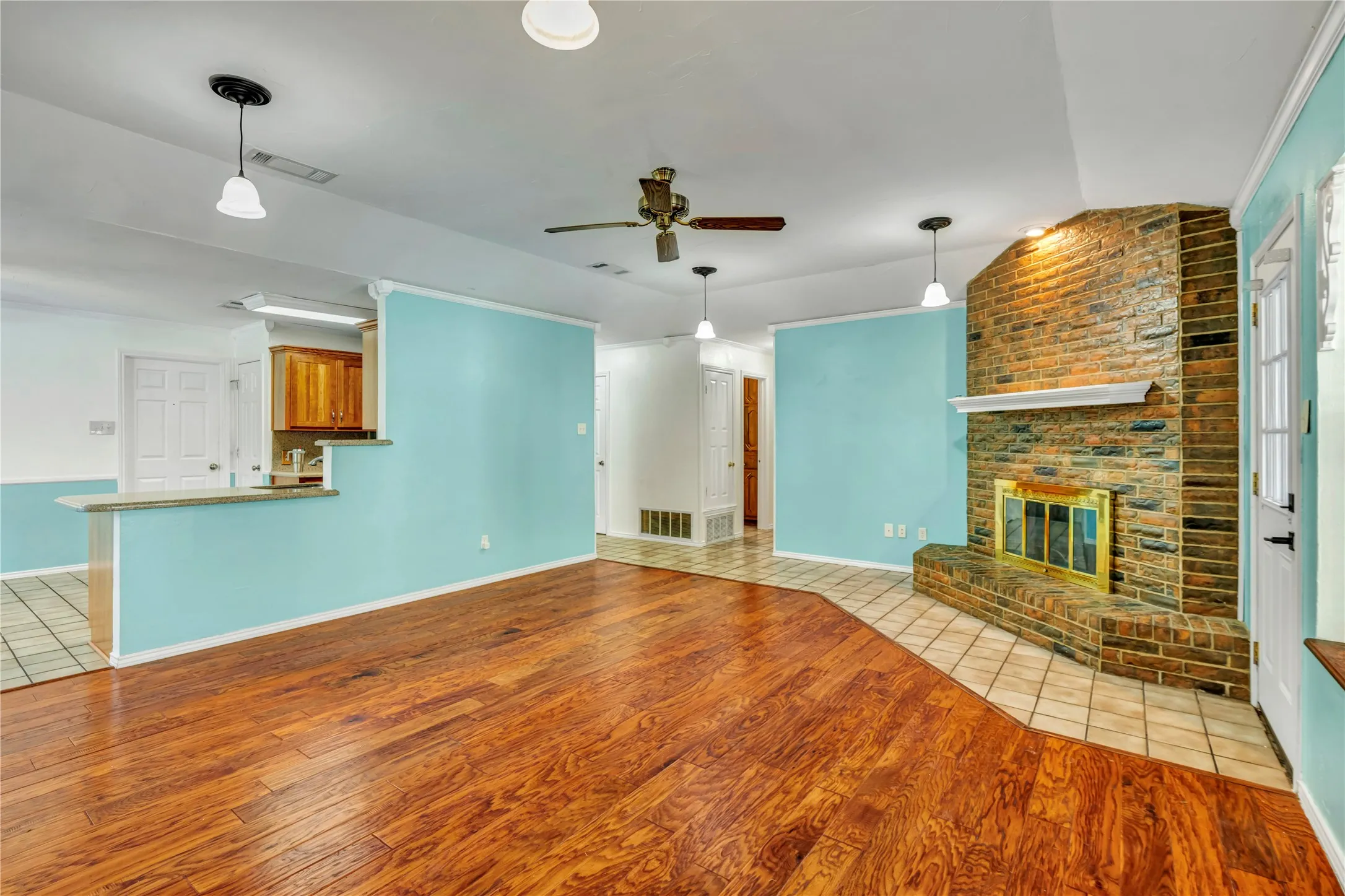 Single Family Residence For Sale in Johnson County , 306 Woodlawn Drive, Keene, Texas 76059, 3 Bedroom, 2 Bathroom, 2 Garage spaces, 1,378 Sqft, built in 1982, mls#21330042, Real Estate Agent in Keene, Homes For Sale in Johnson county, Homes For Sale in Keene, Realtor in Keene Texas, Real Estate Brokerage Independent Realty Texas, Luminita Cordes Realtor