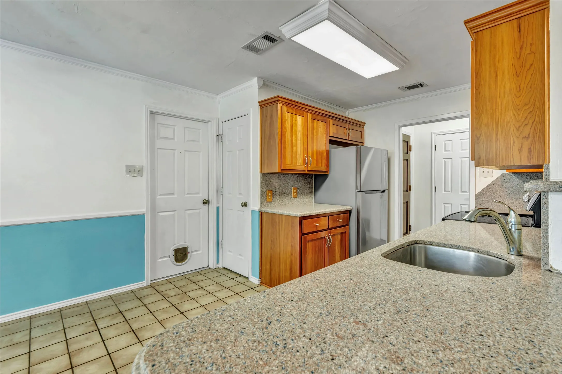 Single Family Residence For Sale in Johnson County , 306 Woodlawn Drive, Keene, Texas 76059, 3 Bedroom, 2 Bathroom, 2 Garage spaces, 1,378 Sqft, built in 1982, mls#21330042, Real Estate Agent in Keene, Homes For Sale in Johnson county, Homes For Sale in Keene, Realtor in Keene Texas, Real Estate Brokerage Independent Realty Texas, Luminita Cordes Realtor