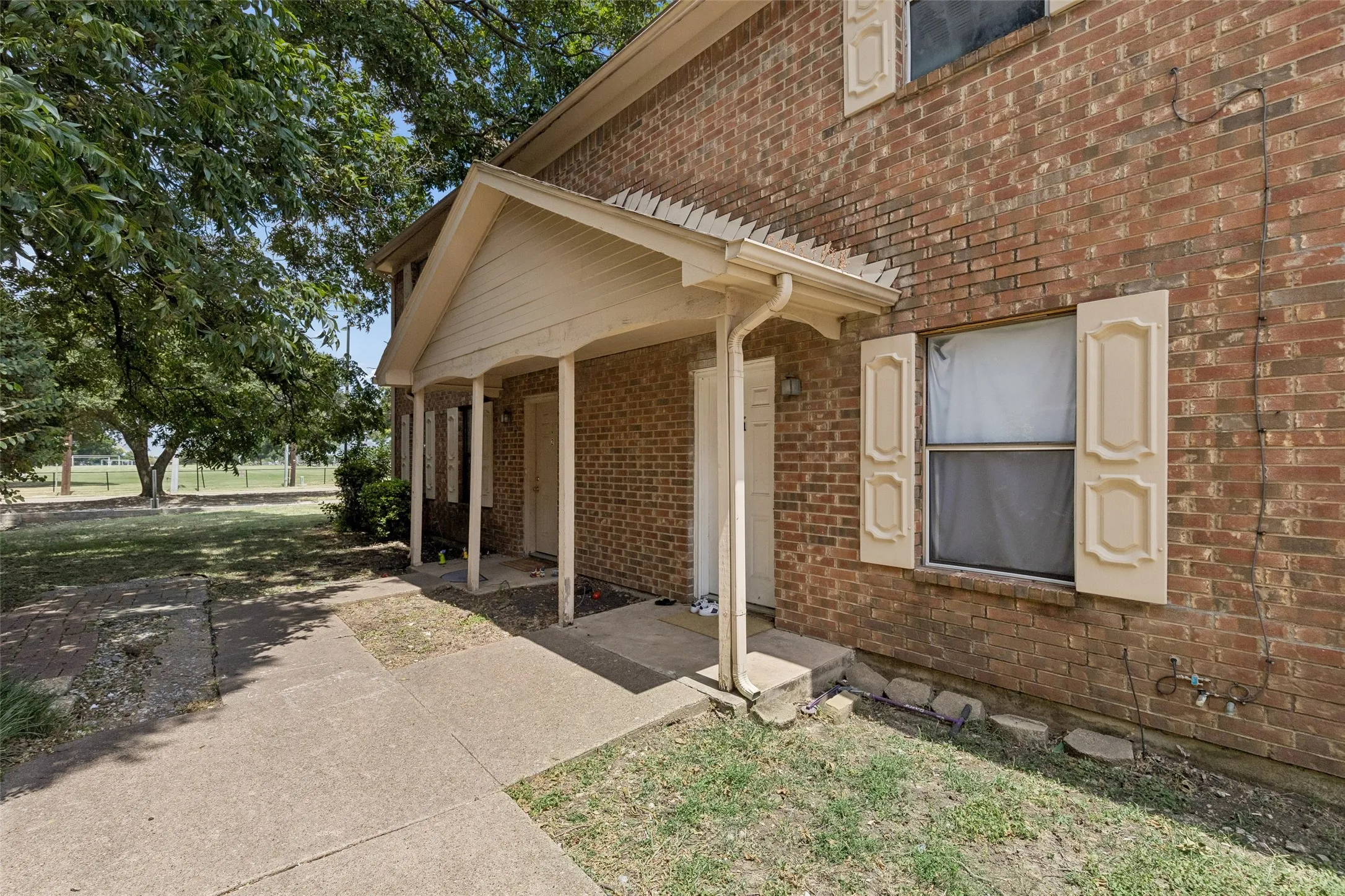 Quadruplex For Sale in Dallas County , 4013 N Garland Avenue 1, Garland, Texas 75040, 10 Bedroom, 8 Bathroom, Garage spaces, 4,089 Sqft, built in 1984, Price $668,000, mls#21349483, Real Estate Agent in Garland, Homes For Sale in Dallas county, Homes For Sale in Garland, Realtor in Garland Texas, Real Estate Brokerage Independent Realty Texas, Luminita Cordes Realtor