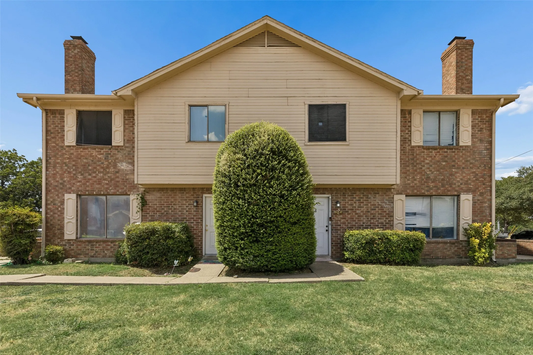 Quadruplex For Sale in Dallas County , 4013 N Garland Avenue 1, Garland, Texas 75040, 10 Bedroom, 8 Bathroom, Garage spaces, 4,089 Sqft, built in 1984, Price $668,000, mls#21349483, Real Estate Agent in Garland, Homes For Sale in Dallas county, Homes For Sale in Garland, Realtor in Garland Texas, Real Estate Brokerage Independent Realty Texas, Luminita Cordes Realtor