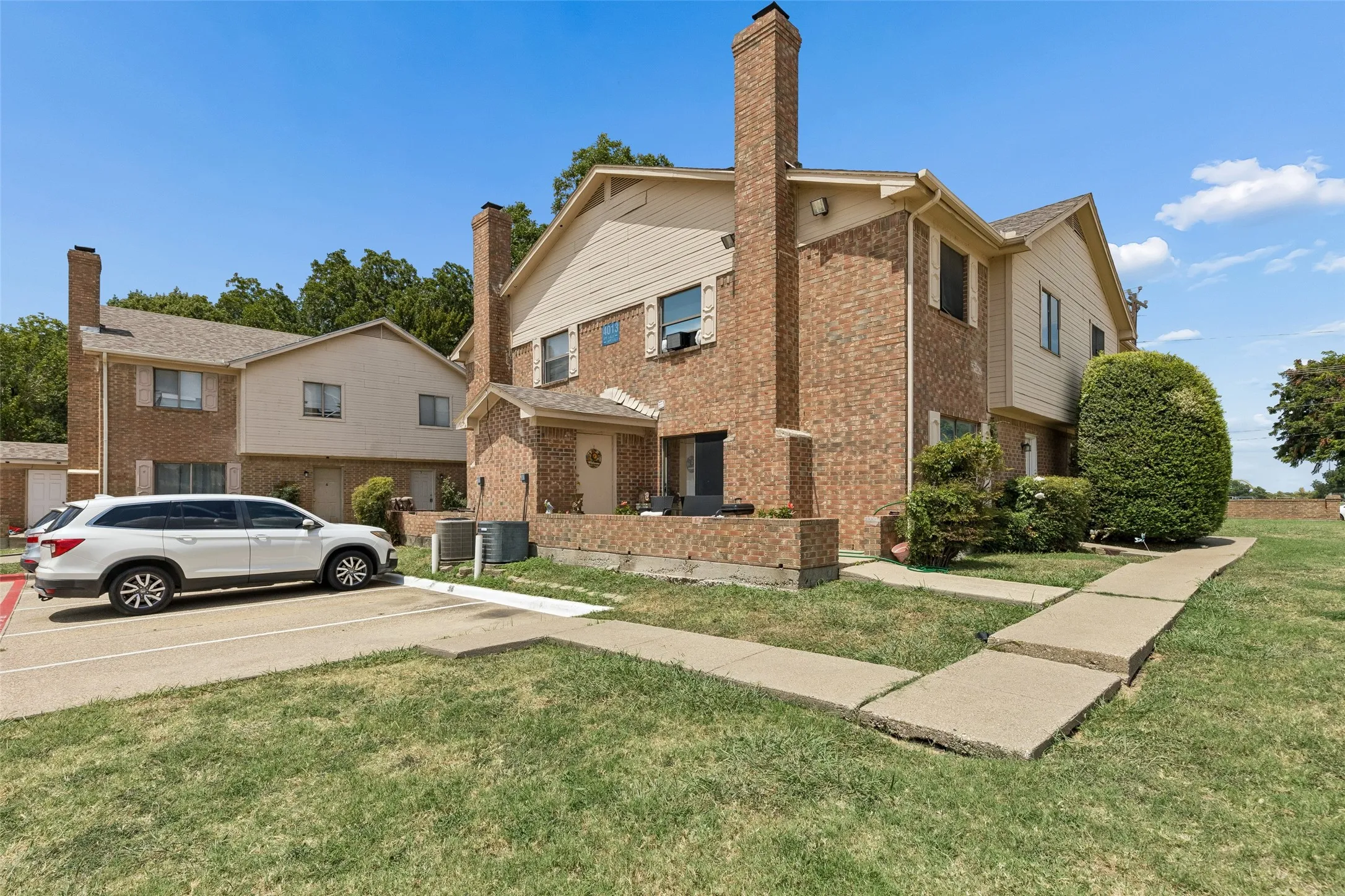 Quadruplex For Sale in Dallas County , 4013 N Garland Avenue 1, Garland, Texas 75040, 10 Bedroom, 8 Bathroom, Garage spaces, 4,089 Sqft, built in 1984, Price $668,000, mls#21349483, Real Estate Agent in Garland, Homes For Sale in Dallas county, Homes For Sale in Garland, Realtor in Garland Texas, Real Estate Brokerage Independent Realty Texas, Luminita Cordes Realtor