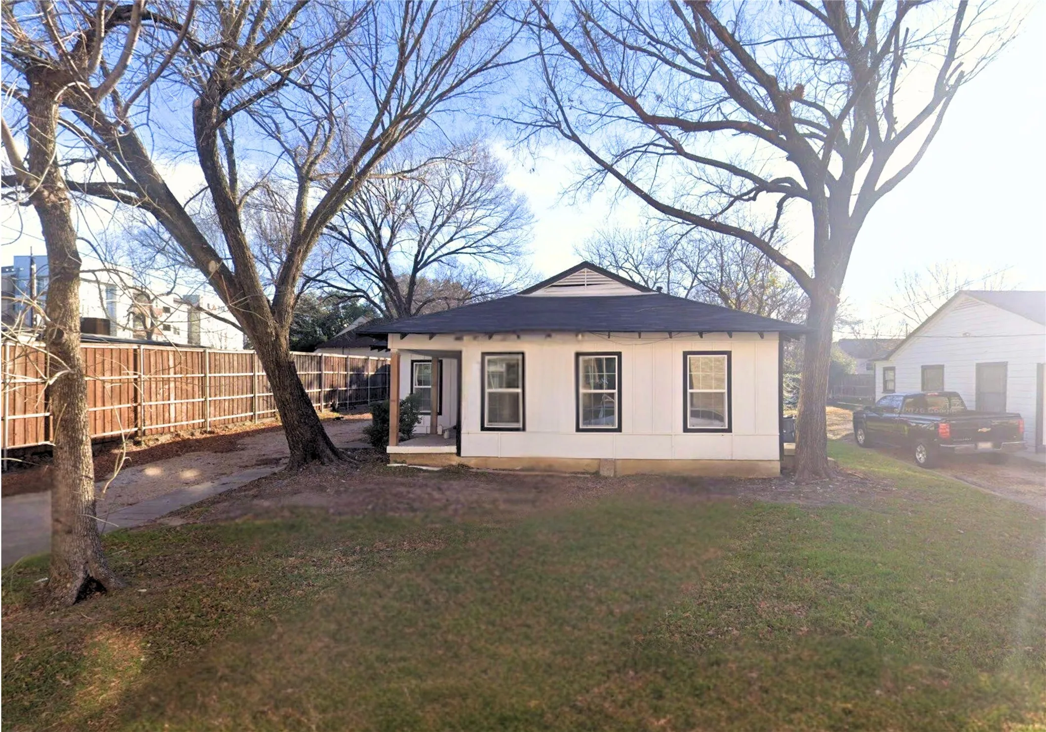 Duplex For Rent in Tarrant County , 211 Kerby Street, Arlington, Texas 76013, 1 Bedroom, 1 Bathroom, 1 Garage spaces, 687 Sqft, built in 1951, mls#21348761, Real Estate Agent in Arlington, Homes For Rent in Tarrant county, Homes For Rent in Arlington, Realtor in Arlington Texas, Real Estate Brokerage Independent Realty Texas, Luminita Cordes Realtor