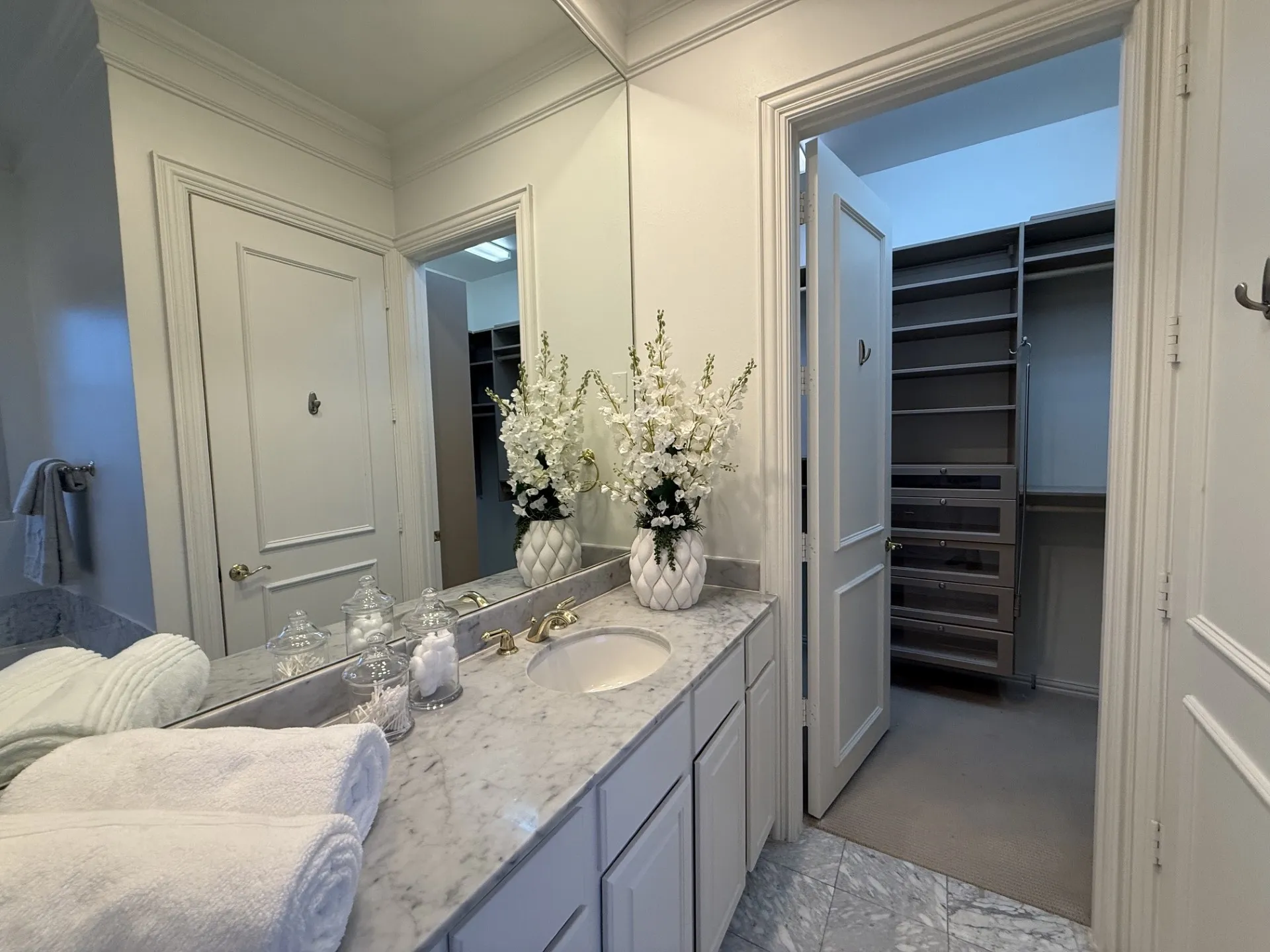 Condominium For Rent in Dallas County , 3535 Gillespie Street 505, Dallas, Texas 75219, 3 Bedroom, 5 Bathroom, 2 Garage spaces, 2,899 Sqft, built in 2000, mls#21351321, Real Estate Agent in Dallas, Homes For Rent in Dallas county, Homes For Rent in Dallas, Realtor in Dallas Texas, Real Estate Brokerage Independent Realty Texas, Luminita Cordes Realtor