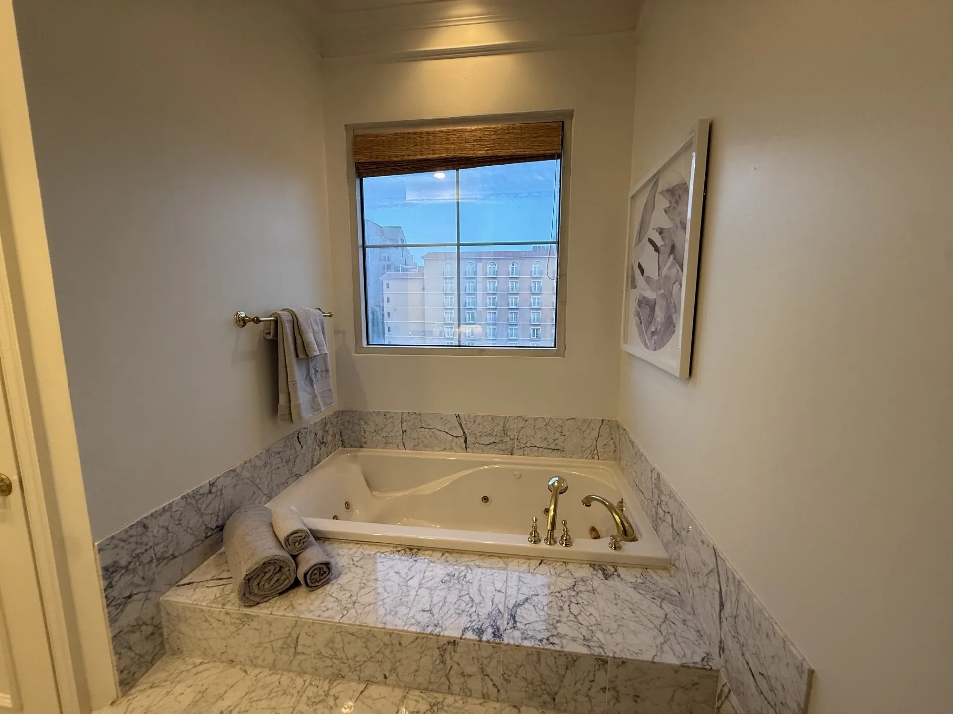 Condominium For Rent in Dallas County , 3535 Gillespie Street 505, Dallas, Texas 75219, 3 Bedroom, 5 Bathroom, 2 Garage spaces, 2,899 Sqft, built in 2000, mls#21351321, Real Estate Agent in Dallas, Homes For Rent in Dallas county, Homes For Rent in Dallas, Realtor in Dallas Texas, Real Estate Brokerage Independent Realty Texas, Luminita Cordes Realtor