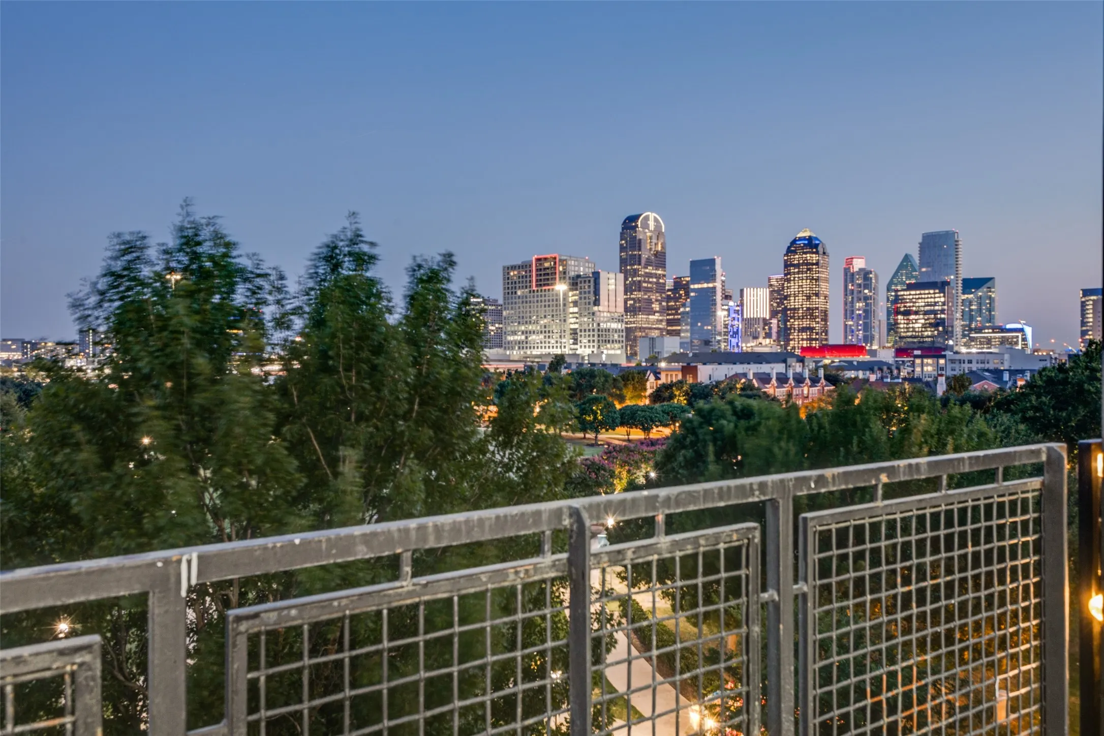 Condominium For Sale in Dallas County , 3110 Thomas Avenue 527, Dallas, Texas 75204, 2 Bedroom, 2 Bathroom, 3 Garage spaces, 2,263 Sqft, built in 1998, mls#21303389, Real Estate Agent in Dallas, Homes For Sale in Dallas county, Homes For Sale in Dallas, Realtor in Dallas Texas, Real Estate Brokerage Independent Realty Texas, Luminita Cordes Realtor