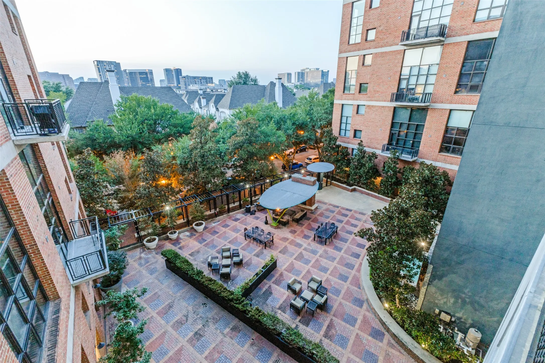 Condominium For Sale in Dallas County , 3110 Thomas Avenue 527, Dallas, Texas 75204, 2 Bedroom, 2 Bathroom, 3 Garage spaces, 2,263 Sqft, built in 1998, mls#21303389, Real Estate Agent in Dallas, Homes For Sale in Dallas county, Homes For Sale in Dallas, Realtor in Dallas Texas, Real Estate Brokerage Independent Realty Texas, Luminita Cordes Realtor