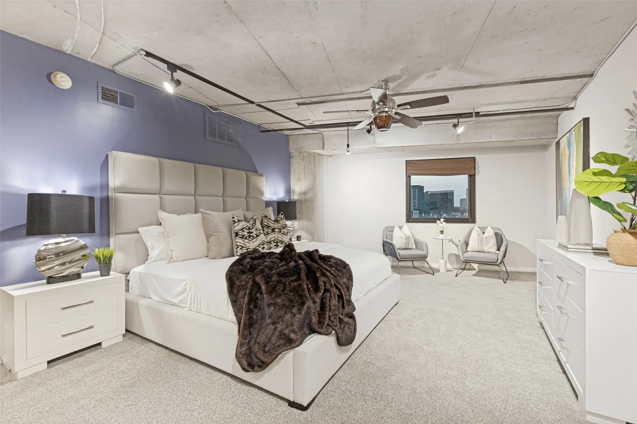 Condominium For Sale in Dallas County , 3110 Thomas Avenue 527, Dallas, Texas 75204, 2 Bedroom, 2 Bathroom, 3 Garage spaces, 2,263 Sqft, built in 1998, mls#21303389, Real Estate Agent in Dallas, Homes For Sale in Dallas county, Homes For Sale in Dallas, Realtor in Dallas Texas, Real Estate Brokerage Independent Realty Texas, Luminita Cordes Realtor