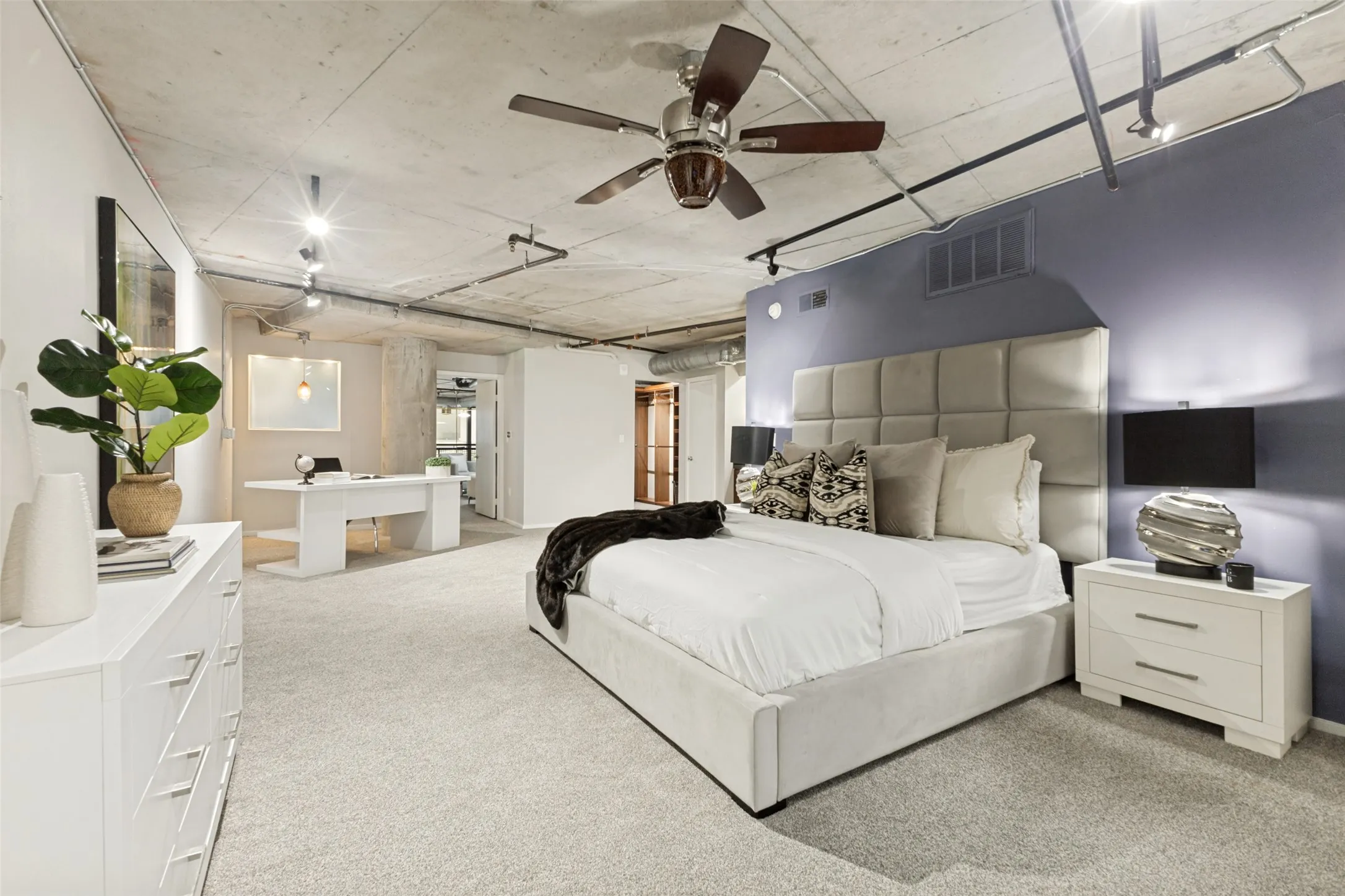 Condominium For Sale in Dallas County , 3110 Thomas Avenue 527, Dallas, Texas 75204, 2 Bedroom, 2 Bathroom, 3 Garage spaces, 2,263 Sqft, built in 1998, mls#21303389, Real Estate Agent in Dallas, Homes For Sale in Dallas county, Homes For Sale in Dallas, Realtor in Dallas Texas, Real Estate Brokerage Independent Realty Texas, Luminita Cordes Realtor