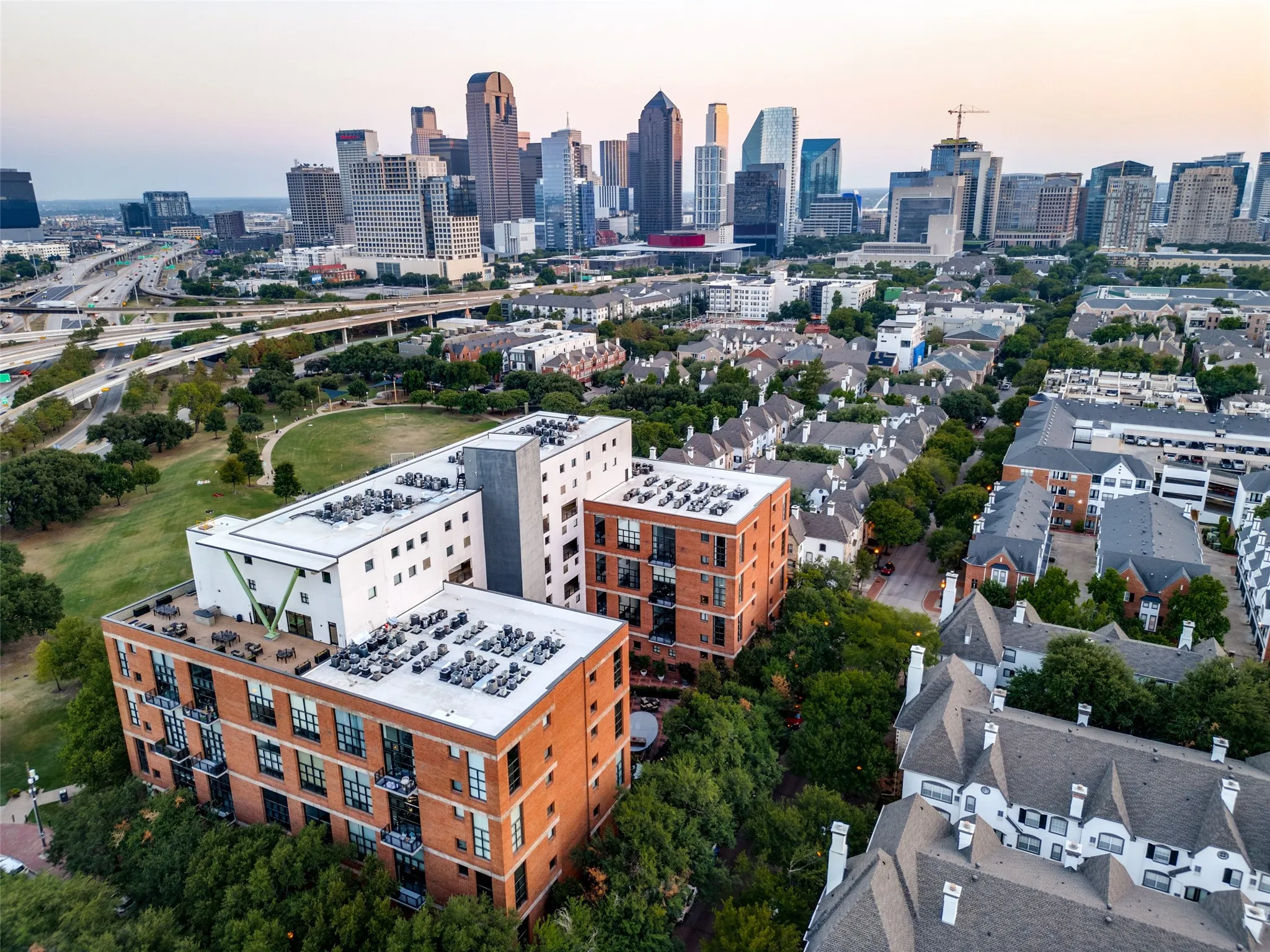 Ninth Floor community rooftop deck and interior Lounge. Left corner facing Griggs Park.