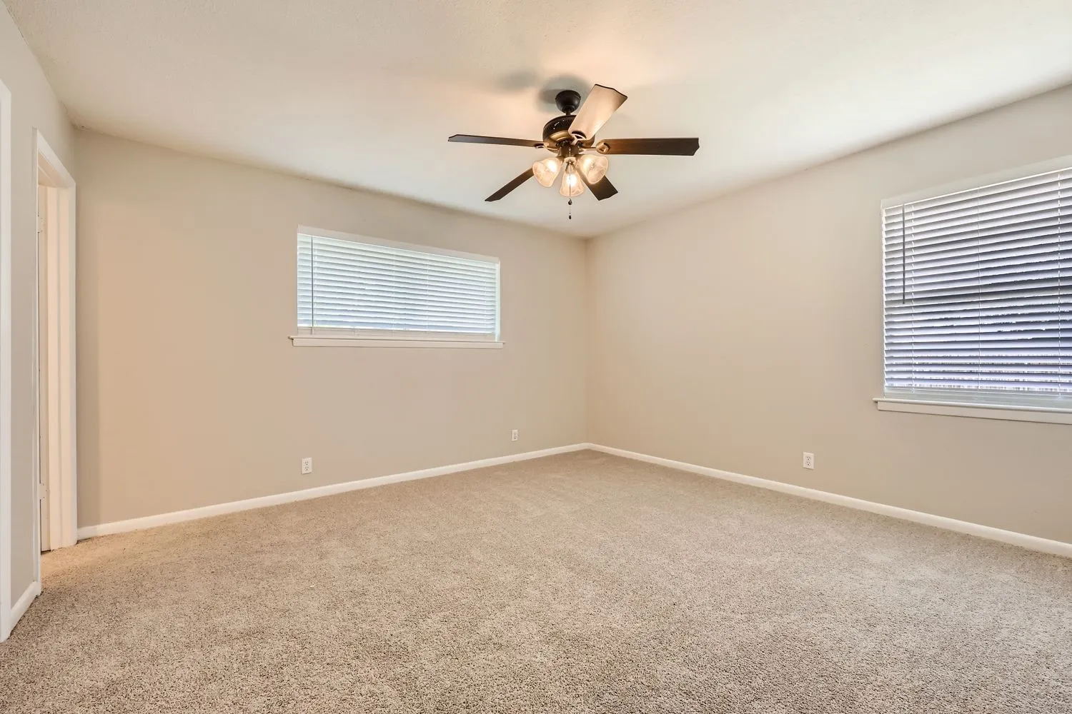Single Family Residence For Sale in Ellis County , 2309 Woodlawn Drive, Ennis, Texas 75119, 3 Bedrooms, 2 Bathrooms, 2 Garage spaces, 1,464 Sqft, built in 1977, Price $277,000, mls#21350353, Real Estate Agent in Ennis, Homes For Sale in Ellis county, Homes For Sale in Ennis, Realtor in Ennis Texas, Real Estate Brokerage Independent Realty Texas, Luminita Cordes Realtor