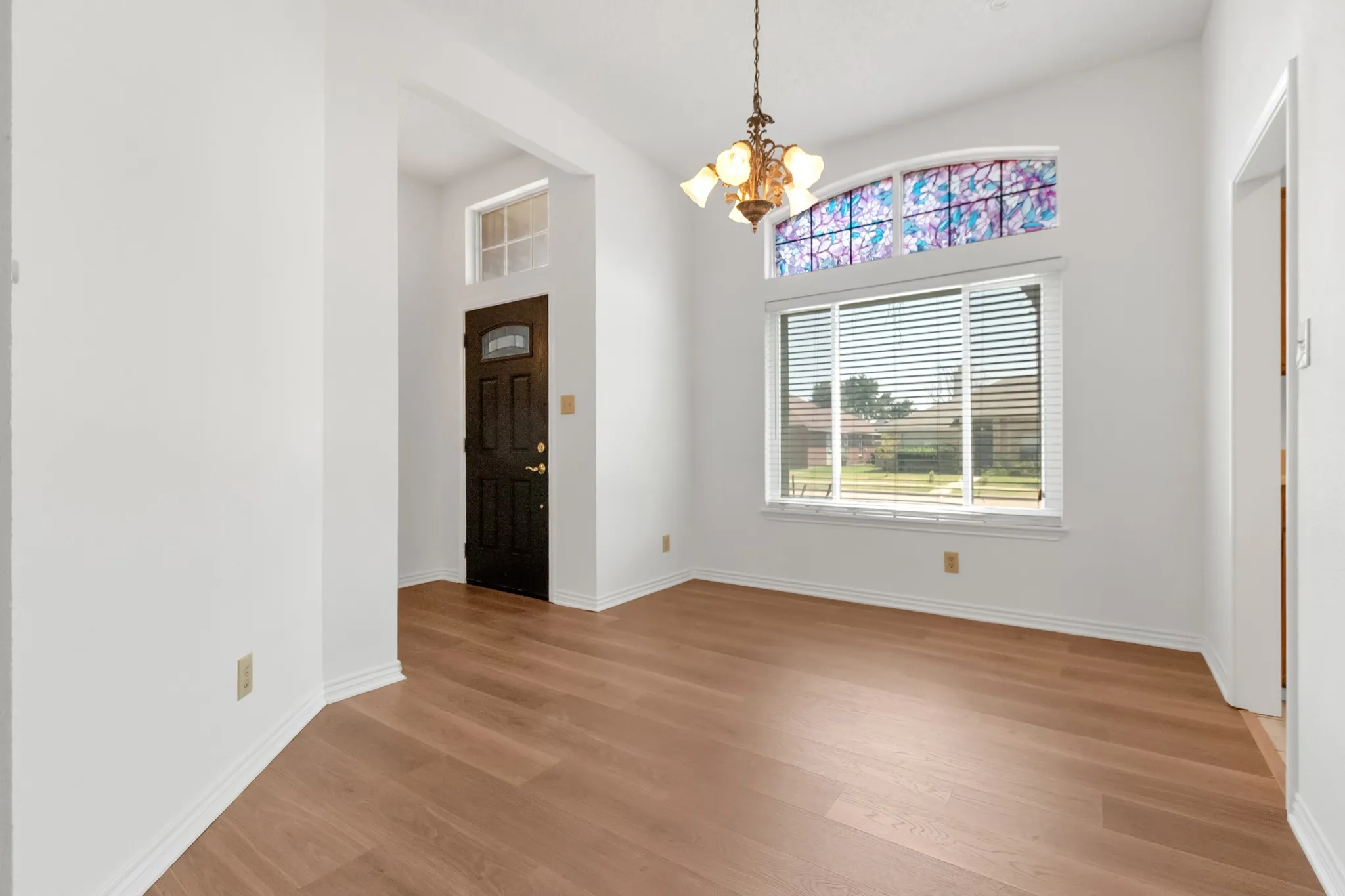 Single Family Residence For Sale in Denton County , 4112 Durbin Drive, The Colony, Texas 75056, 3 Bedroom, 2 Bathroom, 2 Garage spaces, 1,533 Sqft, built in 1987, mls#21351053, Real Estate Agent in The Colony, Homes For Sale in Denton county, Homes For Sale in The Colony, Realtor in The Colony Texas, Real Estate Brokerage Independent Realty Texas, Luminita Cordes Realtor
