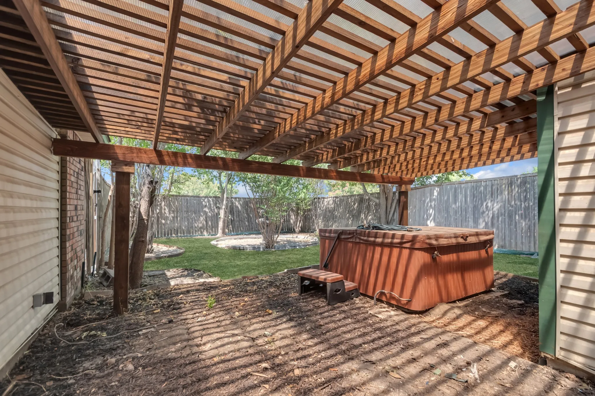 Single Family Residence For Sale in Denton County , 4112 Durbin Drive, The Colony, Texas 75056, 3 Bedroom, 2 Bathroom, 2 Garage spaces, 1,533 Sqft, built in 1987, mls#21351053, Real Estate Agent in The Colony, Homes For Sale in Denton county, Homes For Sale in The Colony, Realtor in The Colony Texas, Real Estate Brokerage Independent Realty Texas, Luminita Cordes Realtor
