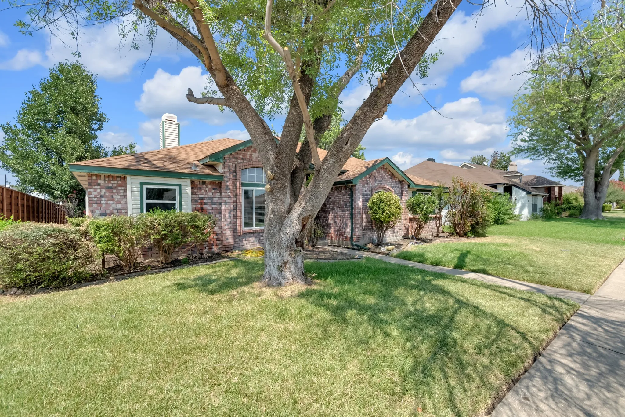 Single Family Residence For Sale in Denton County , 4112 Durbin Drive, The Colony, Texas 75056, 3 Bedroom, 2 Bathroom, 2 Garage spaces, 1,533 Sqft, built in 1987, mls#21351053, Real Estate Agent in The Colony, Homes For Sale in Denton county, Homes For Sale in The Colony, Realtor in The Colony Texas, Real Estate Brokerage Independent Realty Texas, Luminita Cordes Realtor