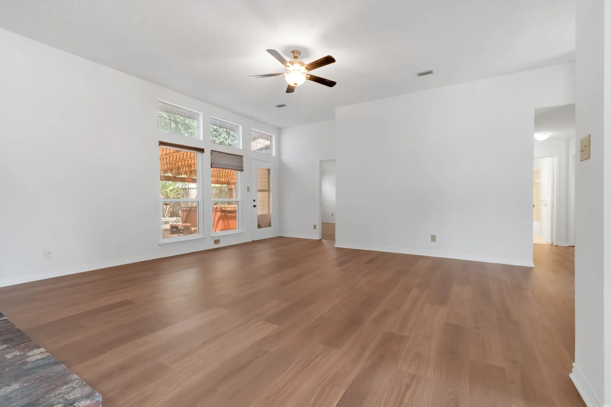 Single Family Residence For Sale in Denton County , 4112 Durbin Drive, The Colony, Texas 75056, 3 Bedroom, 2 Bathroom, 2 Garage spaces, 1,533 Sqft, built in 1987, mls#21351053, Real Estate Agent in The Colony, Homes For Sale in Denton county, Homes For Sale in The Colony, Realtor in The Colony Texas, Real Estate Brokerage Independent Realty Texas, Luminita Cordes Realtor