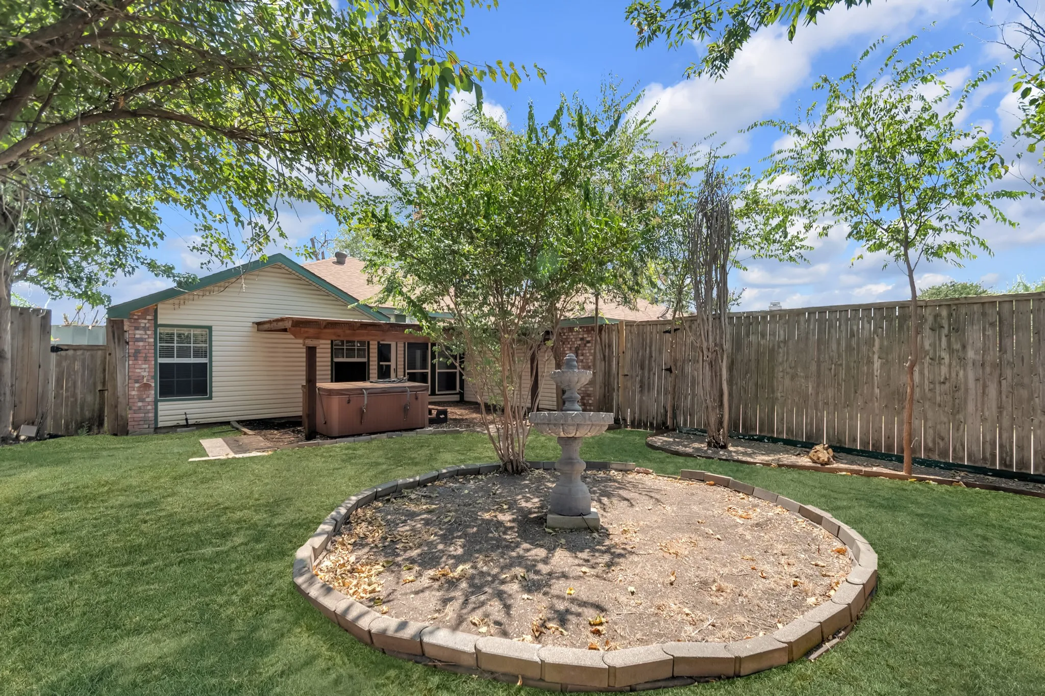 Single Family Residence For Sale in Denton County , 4112 Durbin Drive, The Colony, Texas 75056, 3 Bedroom, 2 Bathroom, 2 Garage spaces, 1,533 Sqft, built in 1987, mls#21351053, Real Estate Agent in The Colony, Homes For Sale in Denton county, Homes For Sale in The Colony, Realtor in The Colony Texas, Real Estate Brokerage Independent Realty Texas, Luminita Cordes Realtor