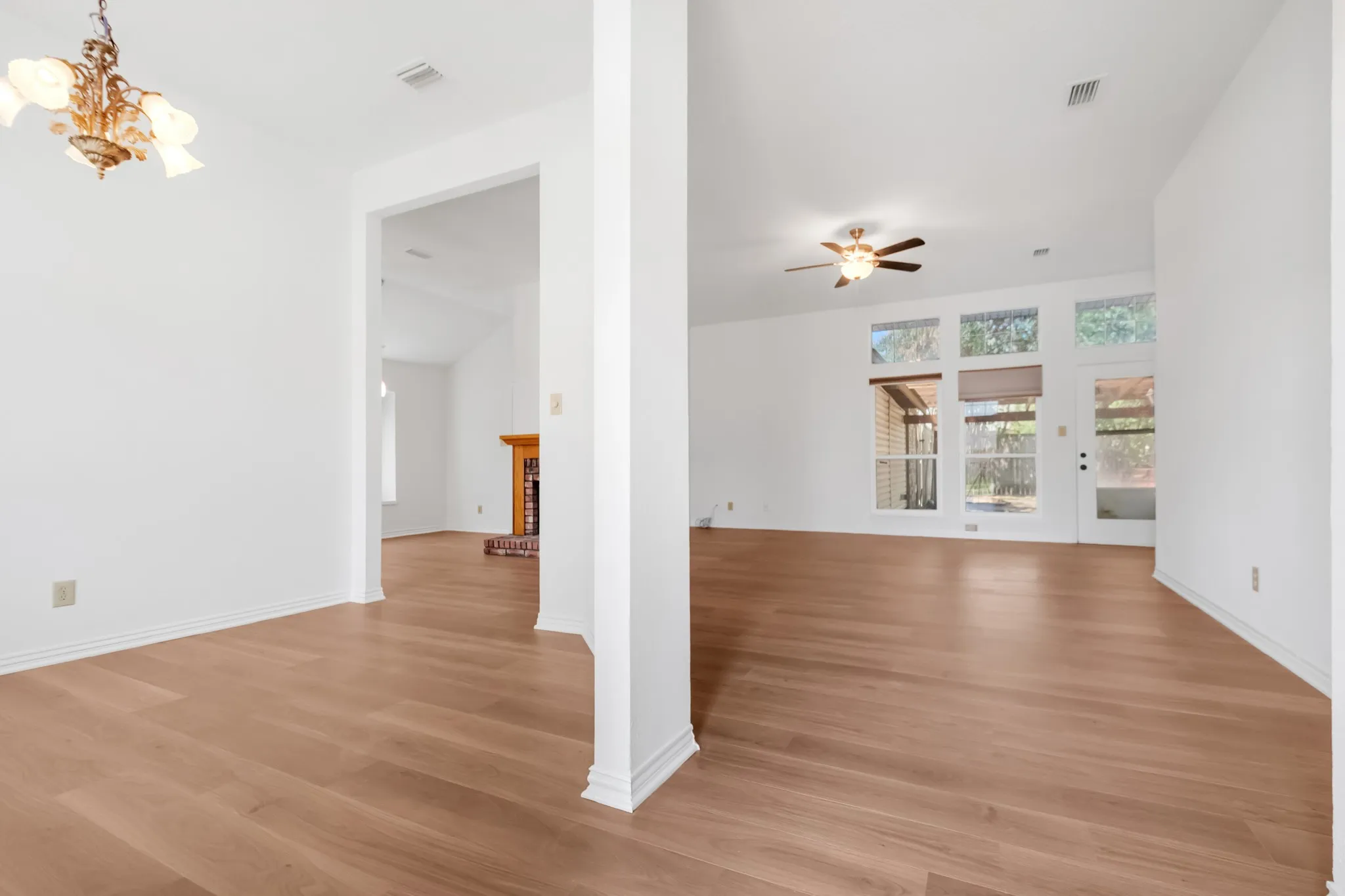 Single Family Residence For Sale in Denton County , 4112 Durbin Drive, The Colony, Texas 75056, 3 Bedroom, 2 Bathroom, 2 Garage spaces, 1,533 Sqft, built in 1987, mls#21351053, Real Estate Agent in The Colony, Homes For Sale in Denton county, Homes For Sale in The Colony, Realtor in The Colony Texas, Real Estate Brokerage Independent Realty Texas, Luminita Cordes Realtor