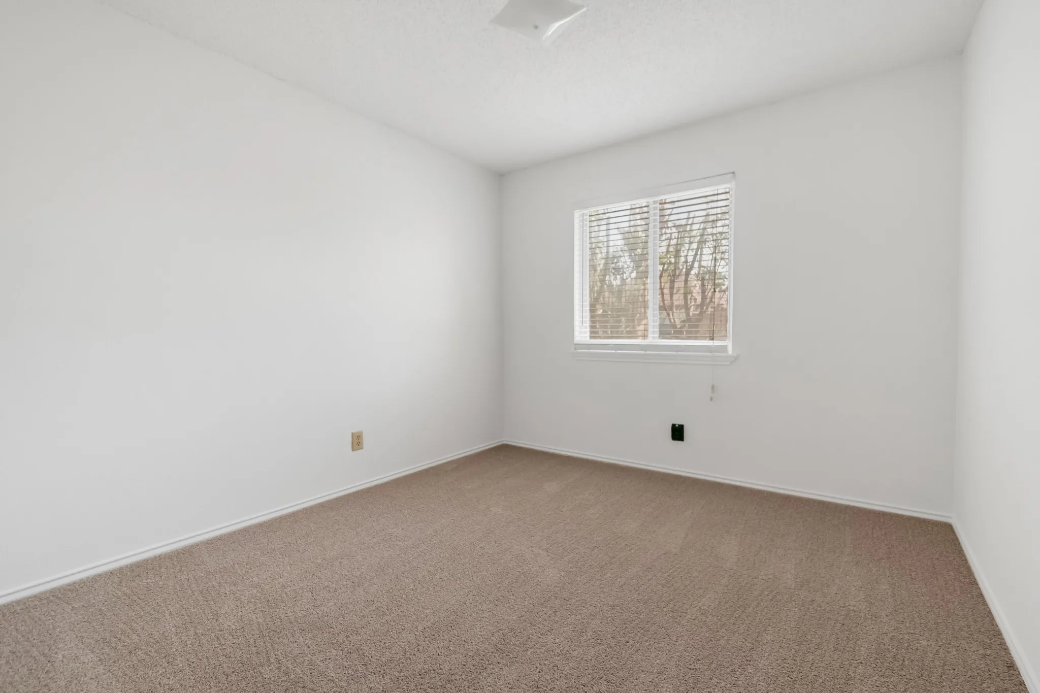 Single Family Residence For Sale in Denton County , 4112 Durbin Drive, The Colony, Texas 75056, 3 Bedroom, 2 Bathroom, 2 Garage spaces, 1,533 Sqft, built in 1987, mls#21351053, Real Estate Agent in The Colony, Homes For Sale in Denton county, Homes For Sale in The Colony, Realtor in The Colony Texas, Real Estate Brokerage Independent Realty Texas, Luminita Cordes Realtor