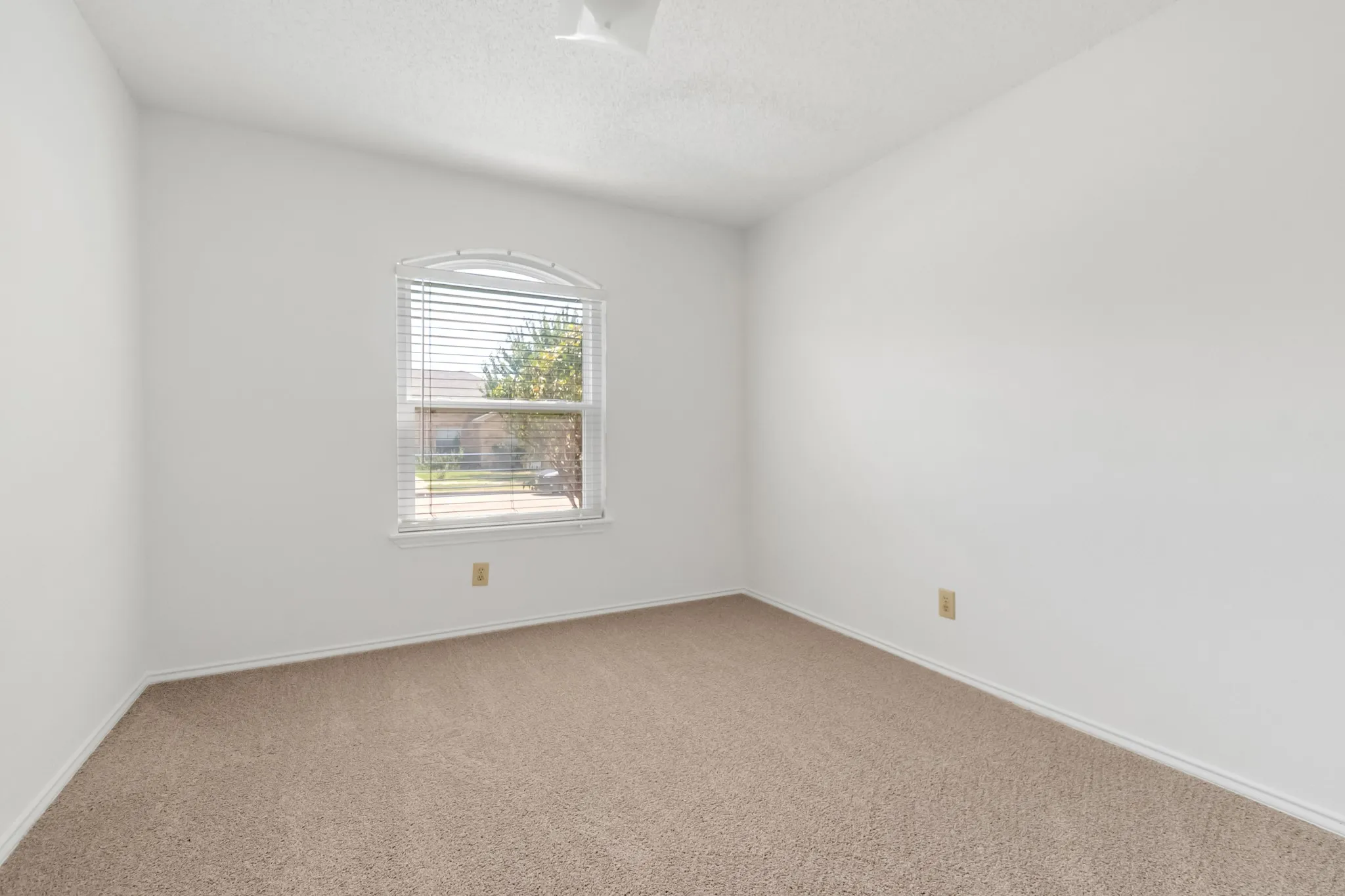 Single Family Residence For Sale in Denton County , 4112 Durbin Drive, The Colony, Texas 75056, 3 Bedroom, 2 Bathroom, 2 Garage spaces, 1,533 Sqft, built in 1987, mls#21351053, Real Estate Agent in The Colony, Homes For Sale in Denton county, Homes For Sale in The Colony, Realtor in The Colony Texas, Real Estate Brokerage Independent Realty Texas, Luminita Cordes Realtor