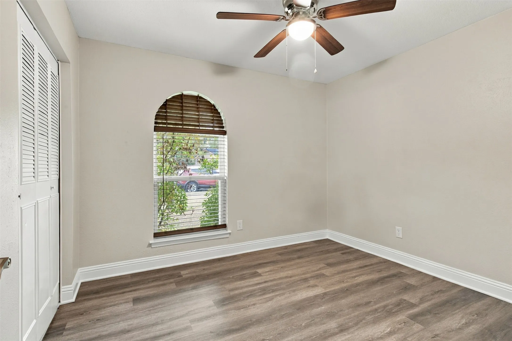 Single Family Residence For Rent in Johnson County , 335 Springwillow Road, Burleson, Texas 76028, 3 Bedroom, 2 Bathroom, 2 Garage spaces, 1,148 Sqft, built in 1971, mls#21350818, Real Estate Agent in Burleson, Homes For Rent in Johnson county, Homes For Rent in Burleson, Realtor in Burleson Texas, Real Estate Brokerage Independent Realty Texas, Luminita Cordes Realtor