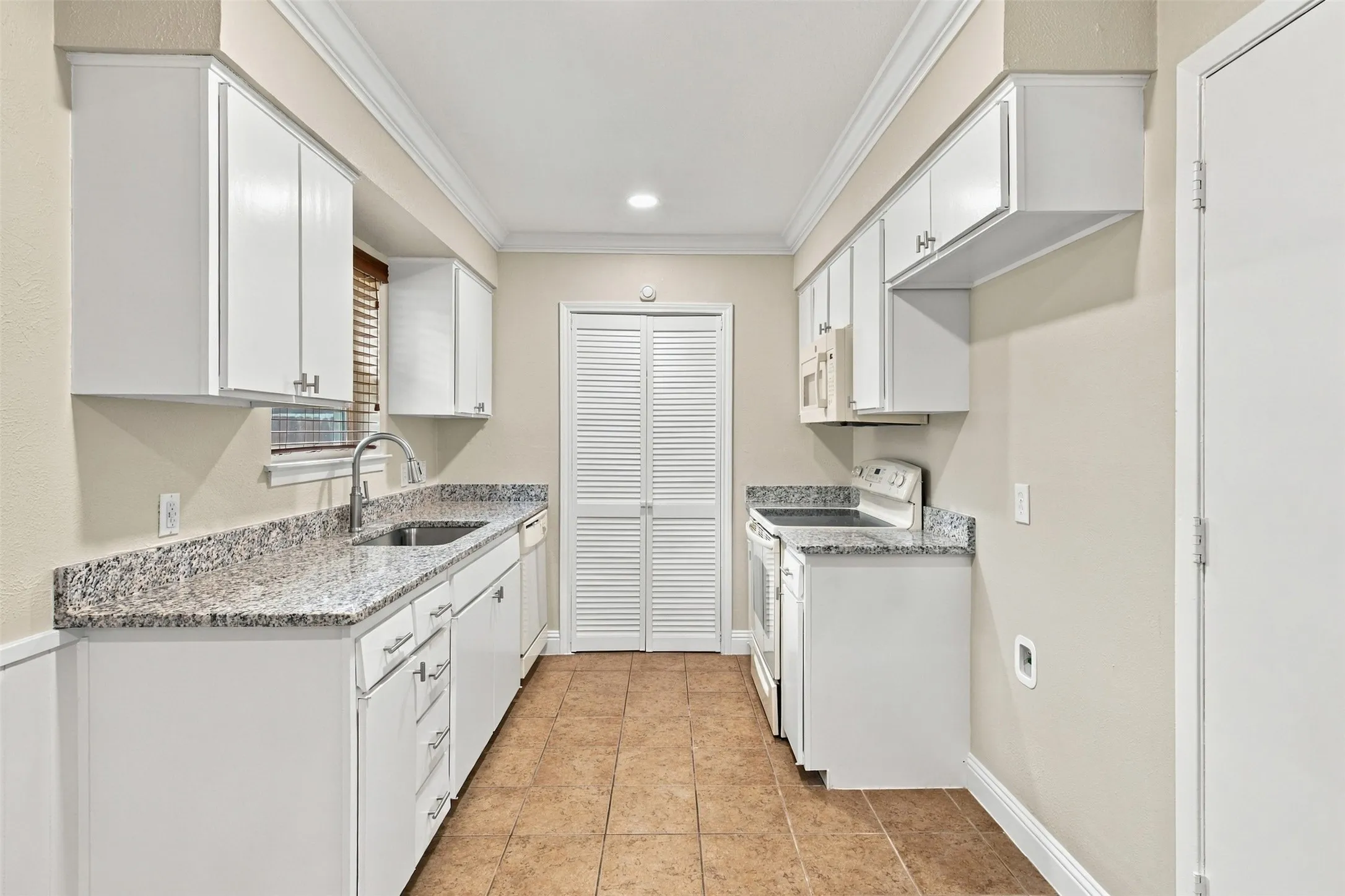 Single Family Residence For Rent in Johnson County , 335 Springwillow Road, Burleson, Texas 76028, 3 Bedroom, 2 Bathroom, 2 Garage spaces, 1,148 Sqft, built in 1971, mls#21350818, Real Estate Agent in Burleson, Homes For Rent in Johnson county, Homes For Rent in Burleson, Realtor in Burleson Texas, Real Estate Brokerage Independent Realty Texas, Luminita Cordes Realtor