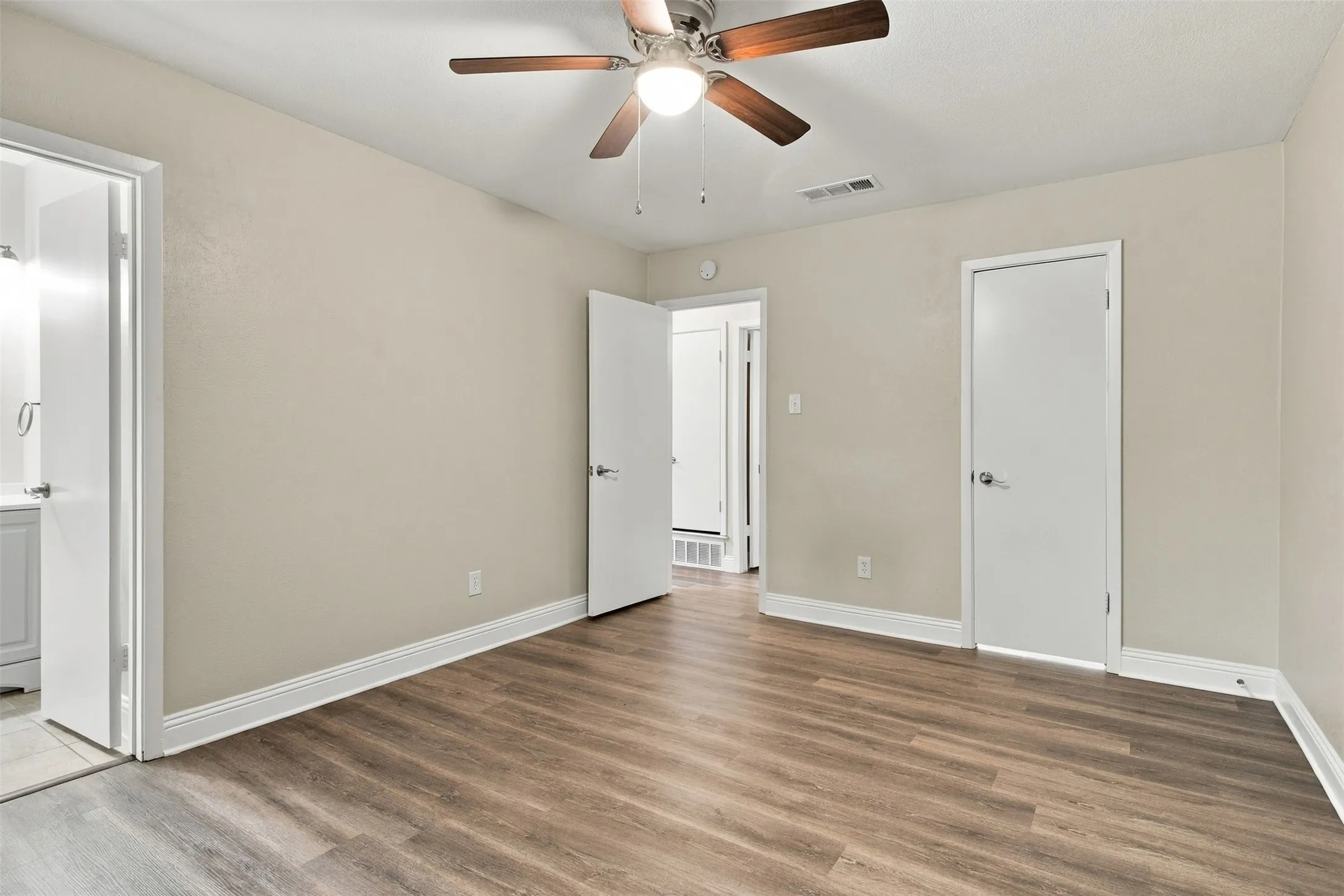 Single Family Residence For Rent in Johnson County , 335 Springwillow Road, Burleson, Texas 76028, 3 Bedroom, 2 Bathroom, 2 Garage spaces, 1,148 Sqft, built in 1971, mls#21350818, Real Estate Agent in Burleson, Homes For Rent in Johnson county, Homes For Rent in Burleson, Realtor in Burleson Texas, Real Estate Brokerage Independent Realty Texas, Luminita Cordes Realtor