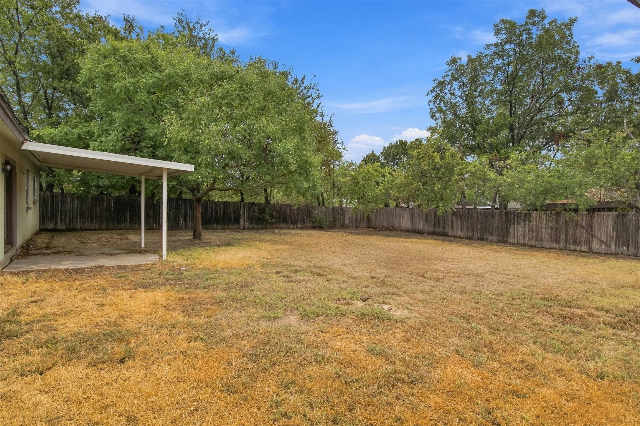 Single Family Residence For Rent in Johnson County , 335 Springwillow Road, Burleson, Texas 76028, 3 Bedroom, 2 Bathroom, 2 Garage spaces, 1,148 Sqft, built in 1971, mls#21350818, Real Estate Agent in Burleson, Homes For Rent in Johnson county, Homes For Rent in Burleson, Realtor in Burleson Texas, Real Estate Brokerage Independent Realty Texas, Luminita Cordes Realtor