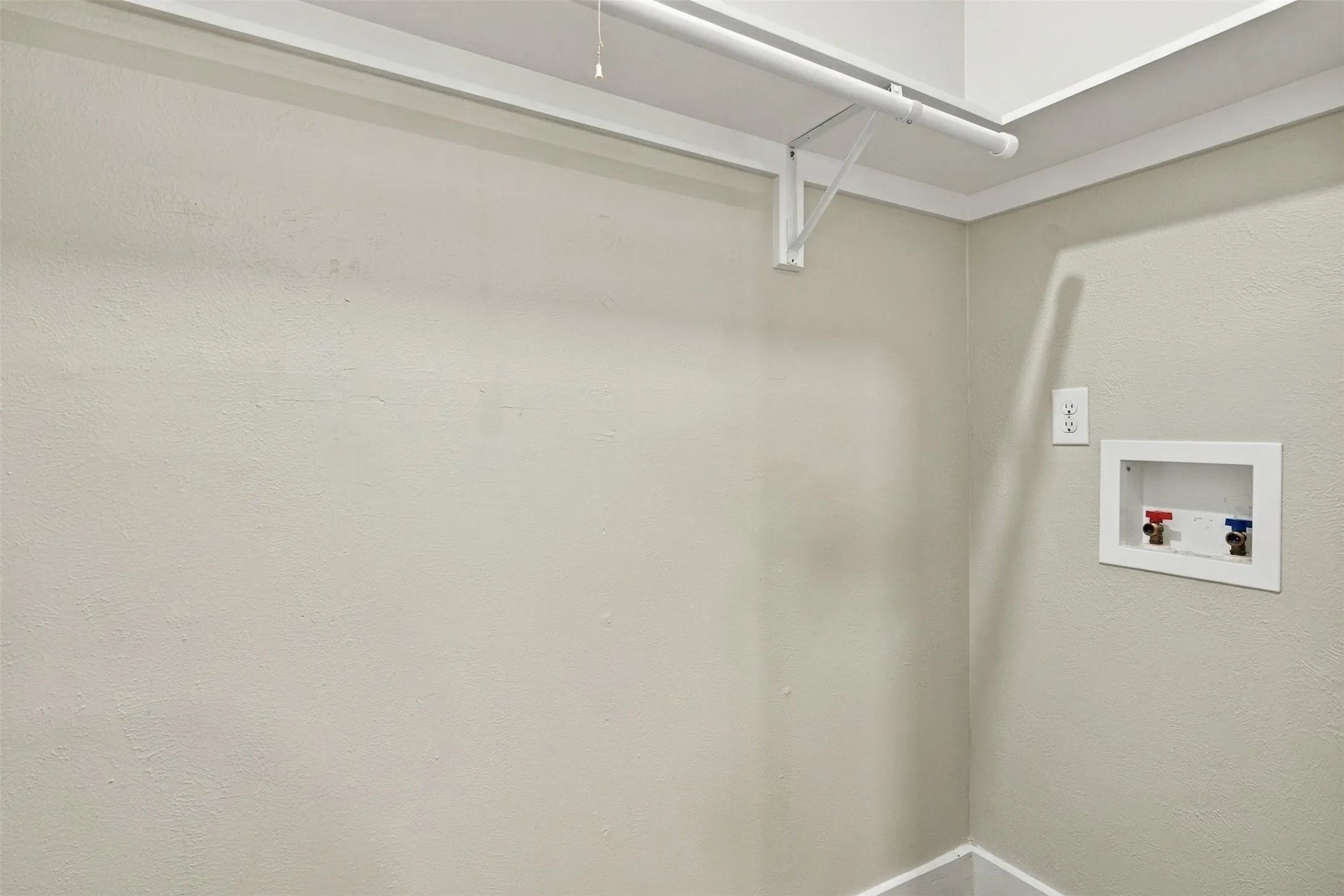 Single Family Residence For Rent in Johnson County , 335 Springwillow Road, Burleson, Texas 76028, 3 Bedroom, 2 Bathroom, 2 Garage spaces, 1,148 Sqft, built in 1971, mls#21350818, Real Estate Agent in Burleson, Homes For Rent in Johnson county, Homes For Rent in Burleson, Realtor in Burleson Texas, Real Estate Brokerage Independent Realty Texas, Luminita Cordes Realtor