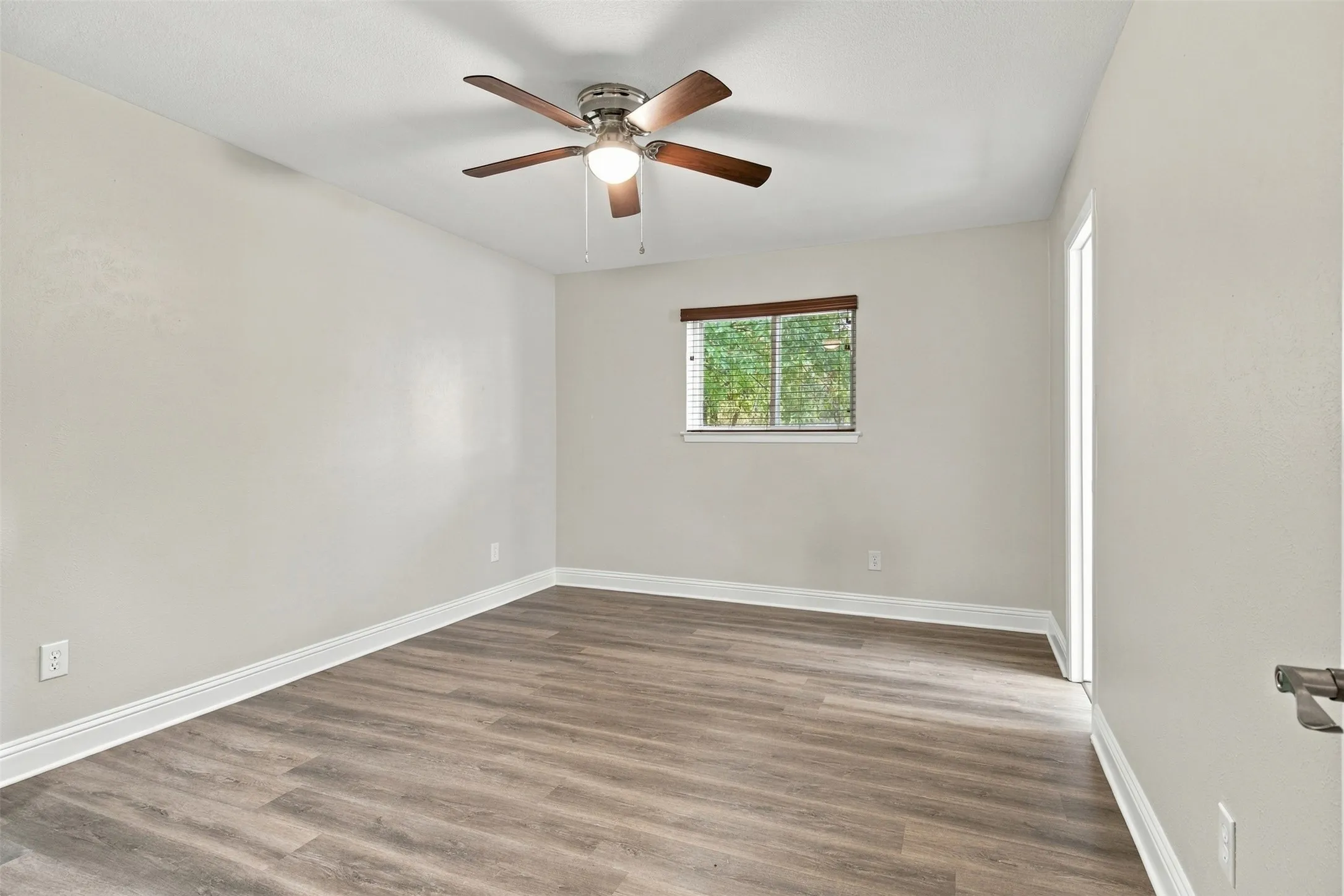 Single Family Residence For Rent in Johnson County , 335 Springwillow Road, Burleson, Texas 76028, 3 Bedroom, 2 Bathroom, 2 Garage spaces, 1,148 Sqft, built in 1971, mls#21350818, Real Estate Agent in Burleson, Homes For Rent in Johnson county, Homes For Rent in Burleson, Realtor in Burleson Texas, Real Estate Brokerage Independent Realty Texas, Luminita Cordes Realtor