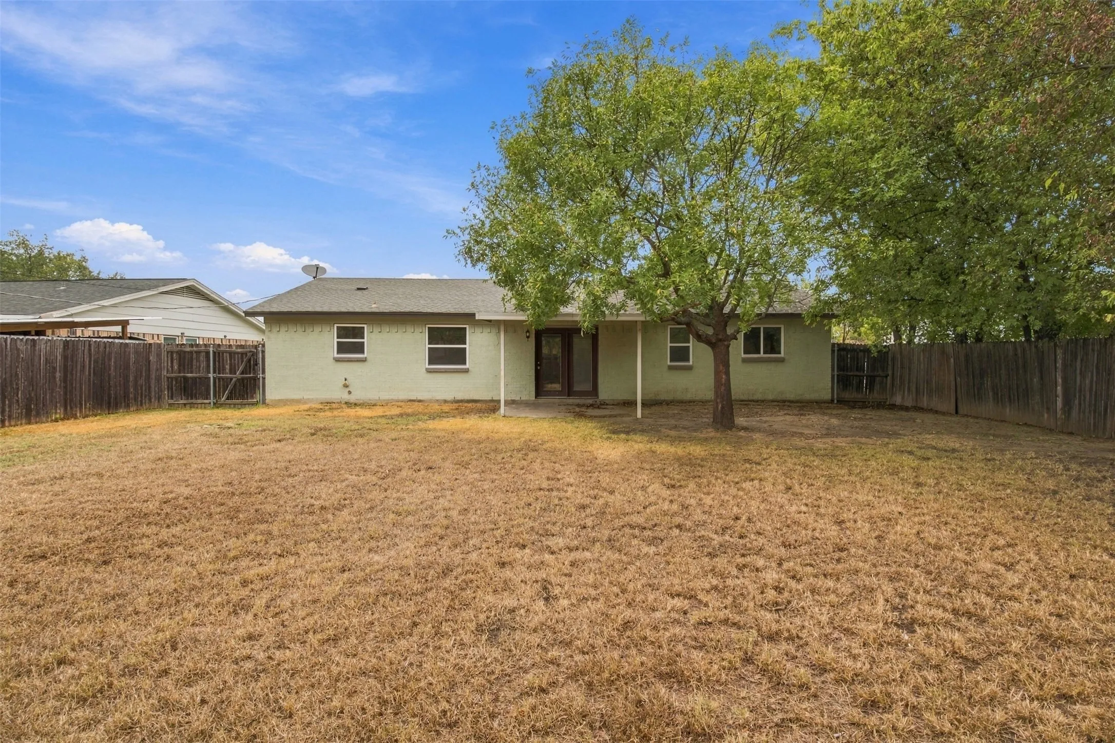 Single Family Residence For Rent in Johnson County , 335 Springwillow Road, Burleson, Texas 76028, 3 Bedroom, 2 Bathroom, 2 Garage spaces, 1,148 Sqft, built in 1971, mls#21350818, Real Estate Agent in Burleson, Homes For Rent in Johnson county, Homes For Rent in Burleson, Realtor in Burleson Texas, Real Estate Brokerage Independent Realty Texas, Luminita Cordes Realtor