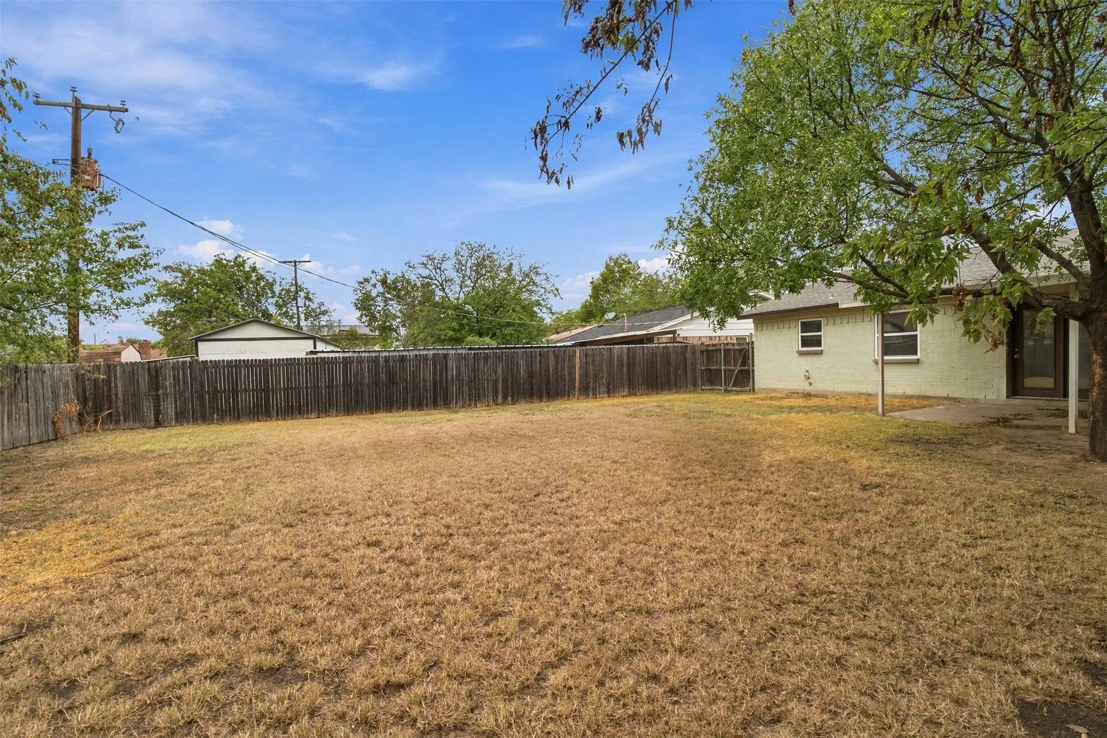 Single Family Residence For Rent in Johnson County , 335 Springwillow Road, Burleson, Texas 76028, 3 Bedroom, 2 Bathroom, 2 Garage spaces, 1,148 Sqft, built in 1971, mls#21350818, Real Estate Agent in Burleson, Homes For Rent in Johnson county, Homes For Rent in Burleson, Realtor in Burleson Texas, Real Estate Brokerage Independent Realty Texas, Luminita Cordes Realtor