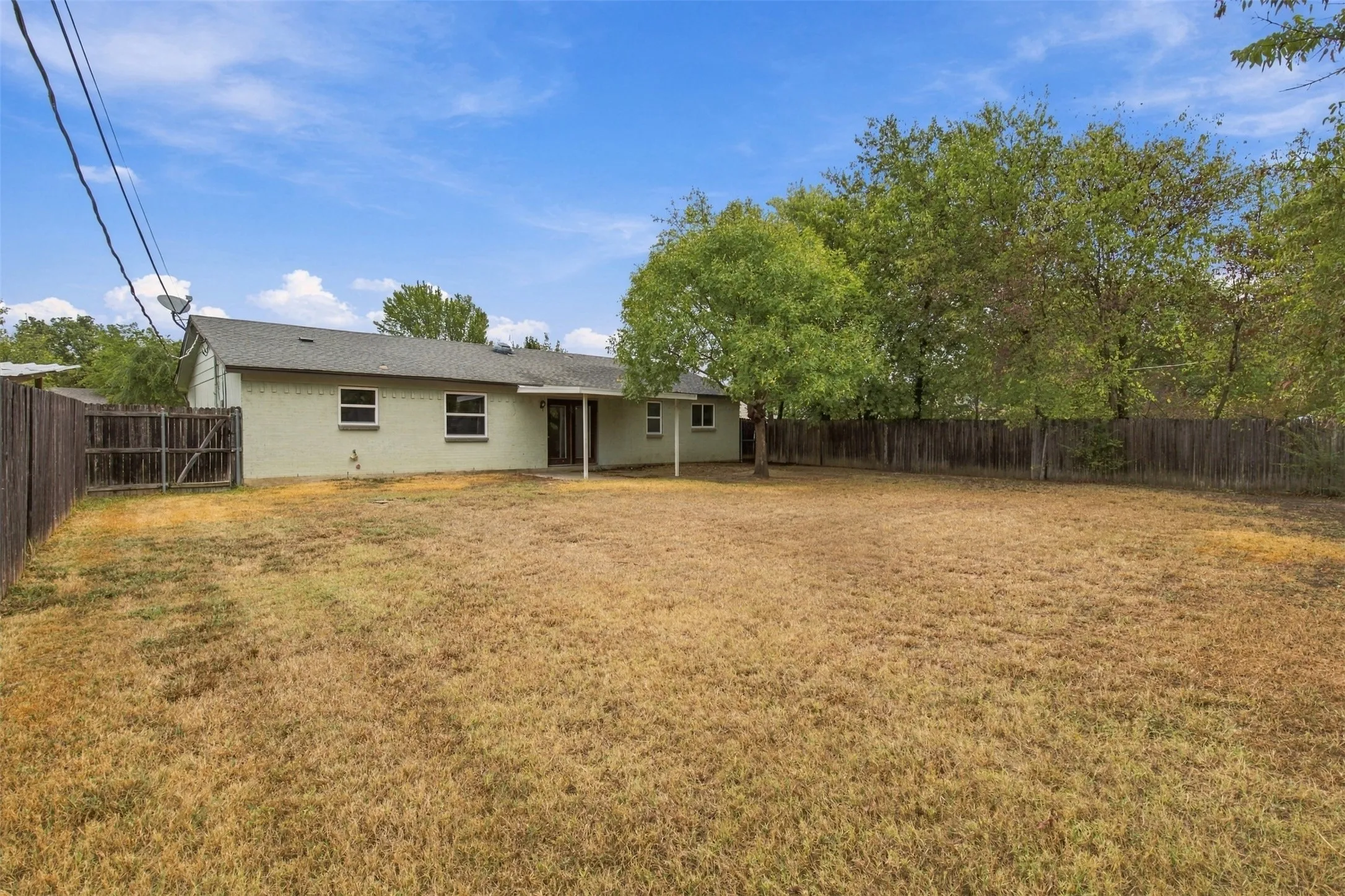 Single Family Residence For Rent in Johnson County , 335 Springwillow Road, Burleson, Texas 76028, 3 Bedroom, 2 Bathroom, 2 Garage spaces, 1,148 Sqft, built in 1971, mls#21350818, Real Estate Agent in Burleson, Homes For Rent in Johnson county, Homes For Rent in Burleson, Realtor in Burleson Texas, Real Estate Brokerage Independent Realty Texas, Luminita Cordes Realtor