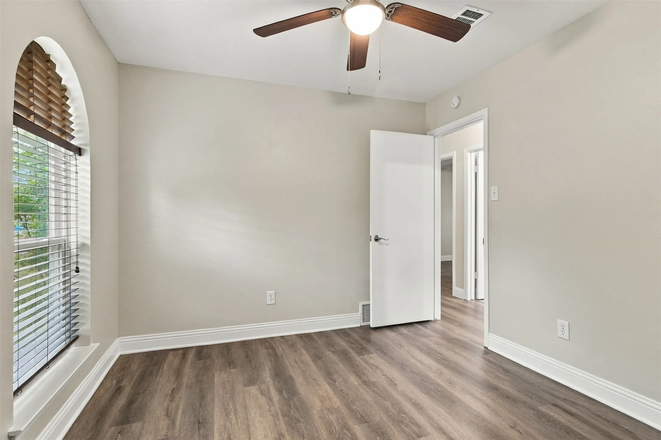 Single Family Residence For Rent in Johnson County , 335 Springwillow Road, Burleson, Texas 76028, 3 Bedroom, 2 Bathroom, 2 Garage spaces, 1,148 Sqft, built in 1971, mls#21350818, Real Estate Agent in Burleson, Homes For Rent in Johnson county, Homes For Rent in Burleson, Realtor in Burleson Texas, Real Estate Brokerage Independent Realty Texas, Luminita Cordes Realtor