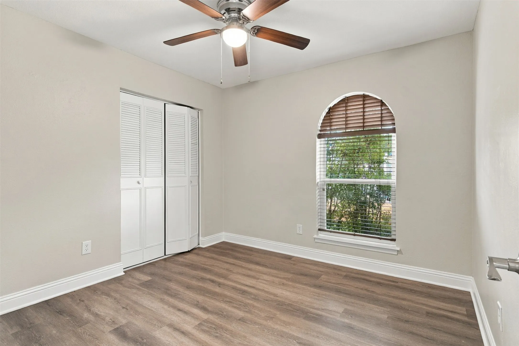 Single Family Residence For Rent in Johnson County , 335 Springwillow Road, Burleson, Texas 76028, 3 Bedroom, 2 Bathroom, 2 Garage spaces, 1,148 Sqft, built in 1971, mls#21350818, Real Estate Agent in Burleson, Homes For Rent in Johnson county, Homes For Rent in Burleson, Realtor in Burleson Texas, Real Estate Brokerage Independent Realty Texas, Luminita Cordes Realtor