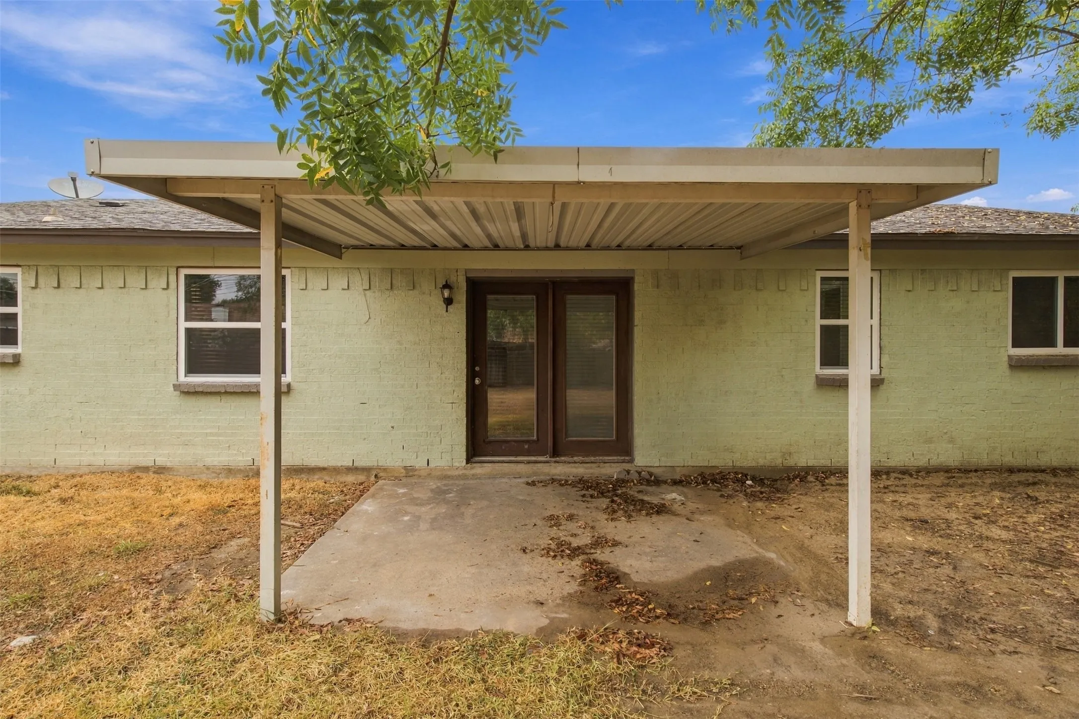 Single Family Residence For Rent in Johnson County , 335 Springwillow Road, Burleson, Texas 76028, 3 Bedroom, 2 Bathroom, 2 Garage spaces, 1,148 Sqft, built in 1971, mls#21350818, Real Estate Agent in Burleson, Homes For Rent in Johnson county, Homes For Rent in Burleson, Realtor in Burleson Texas, Real Estate Brokerage Independent Realty Texas, Luminita Cordes Realtor