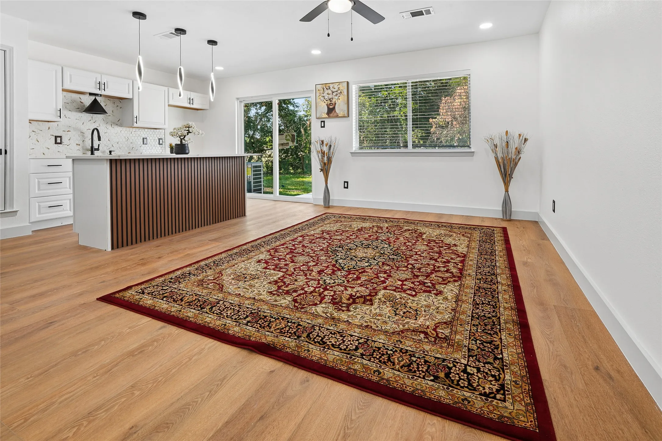 Single Family Residence For Sale in Dallas County , 2818 Lowell Drive, Irving, Texas 75062, 3 Bedroom, 2 Bathroom, 1 Garage spaces, 1,220 Sqft, built in 1961, mls#21351243, Real Estate Agent in Irving, Homes For Sale in Dallas county, Homes For Sale in Irving, Realtor in Irving Texas, Real Estate Brokerage Independent Realty Texas, Luminita Cordes Realtor