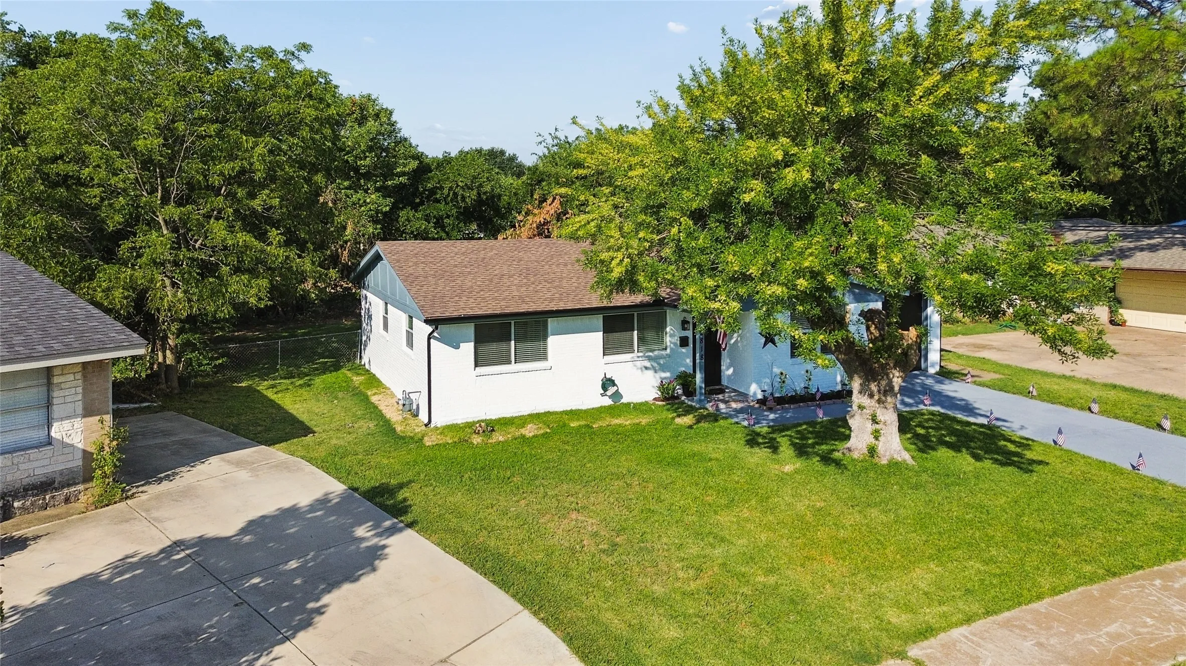 Single Family Residence For Sale in Dallas County , 2818 Lowell Drive, Irving, Texas 75062, 3 Bedroom, 2 Bathroom, 1 Garage spaces, 1,220 Sqft, built in 1961, mls#21351243, Real Estate Agent in Irving, Homes For Sale in Dallas county, Homes For Sale in Irving, Realtor in Irving Texas, Real Estate Brokerage Independent Realty Texas, Luminita Cordes Realtor