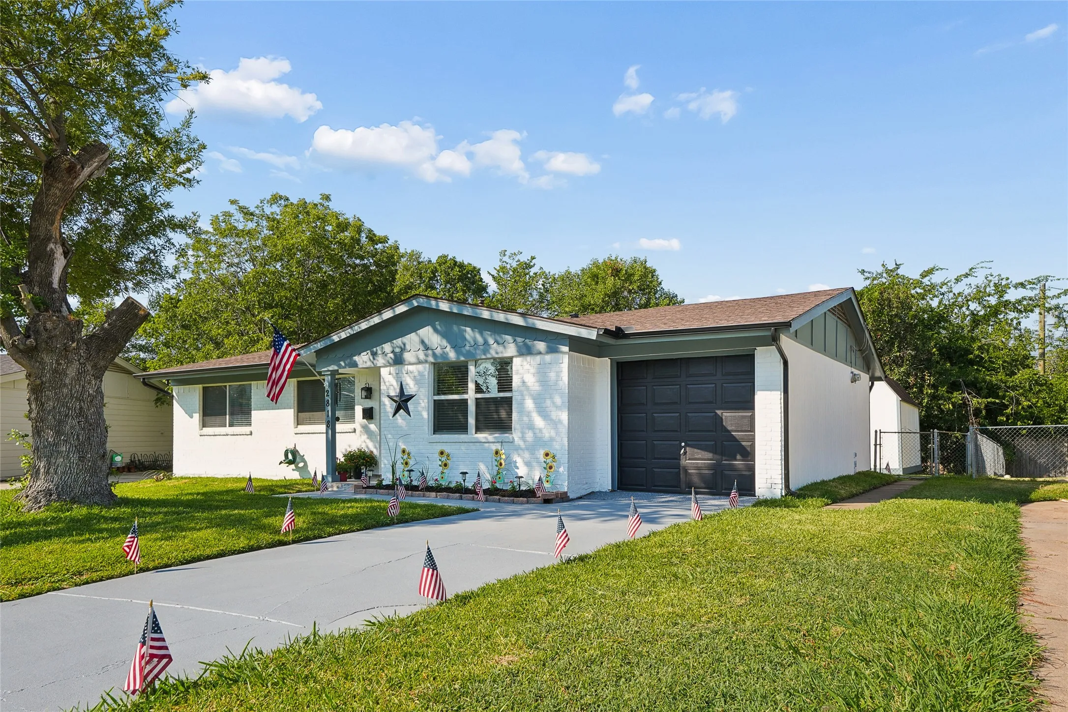 Single Family Residence For Sale in Dallas County , 2818 Lowell Drive, Irving, Texas 75062, 3 Bedroom, 2 Bathroom, 1 Garage spaces, 1,220 Sqft, built in 1961, mls#21351243, Real Estate Agent in Irving, Homes For Sale in Dallas county, Homes For Sale in Irving, Realtor in Irving Texas, Real Estate Brokerage Independent Realty Texas, Luminita Cordes Realtor