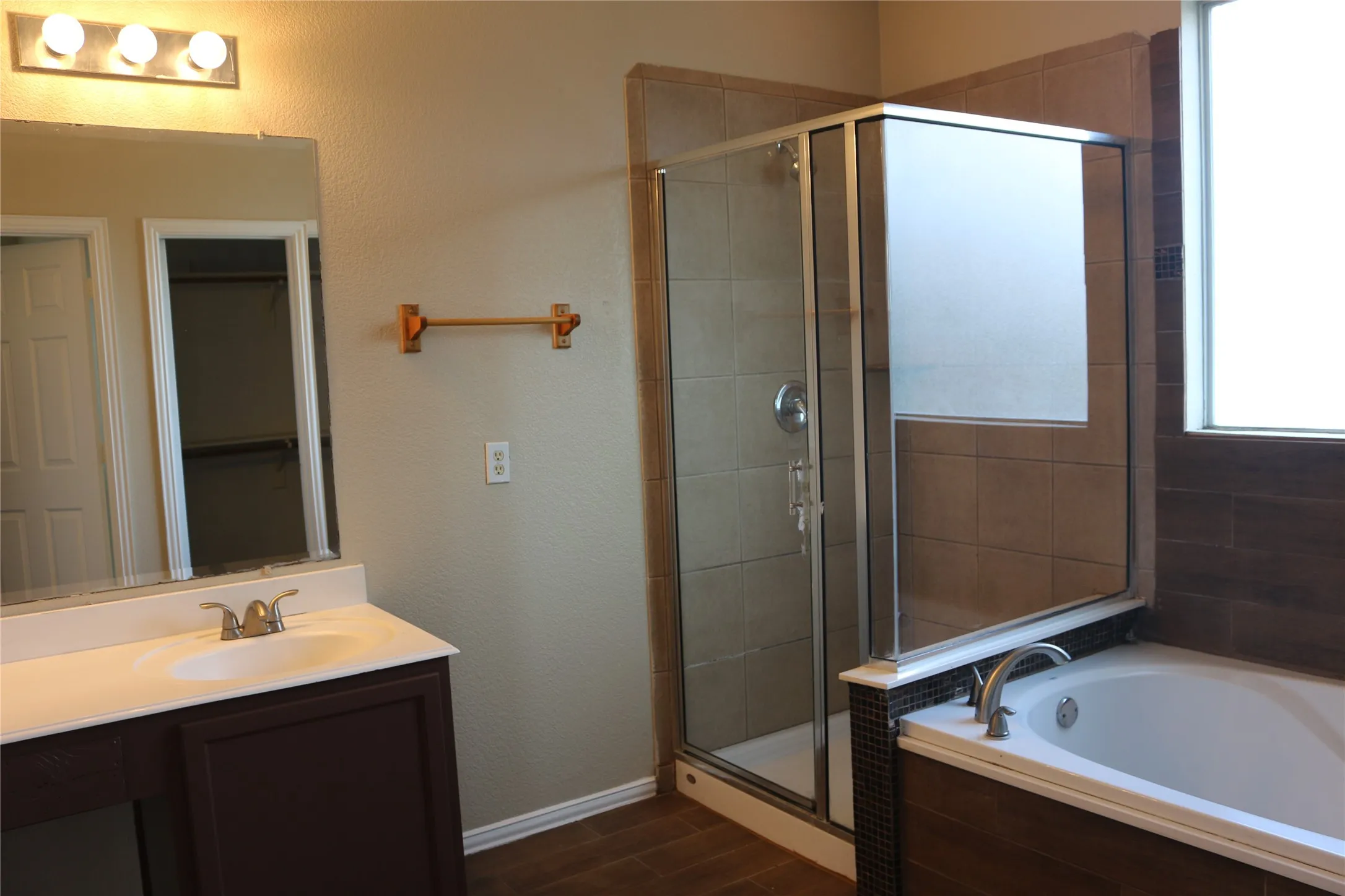 Townhouse For Rent in Collin County , 327 Regency Drive, Allen, Texas 75002, 3 Bedroom, 3 Bathroom, 2 Garage spaces, 1,894 Sqft, built in 2008, mls#21351345, Real Estate Agent in Allen, Homes For Rent in Collin county, Homes For Rent in Allen, Realtor in Allen Texas, Real Estate Brokerage Independent Realty Texas, Luminita Cordes Realtor