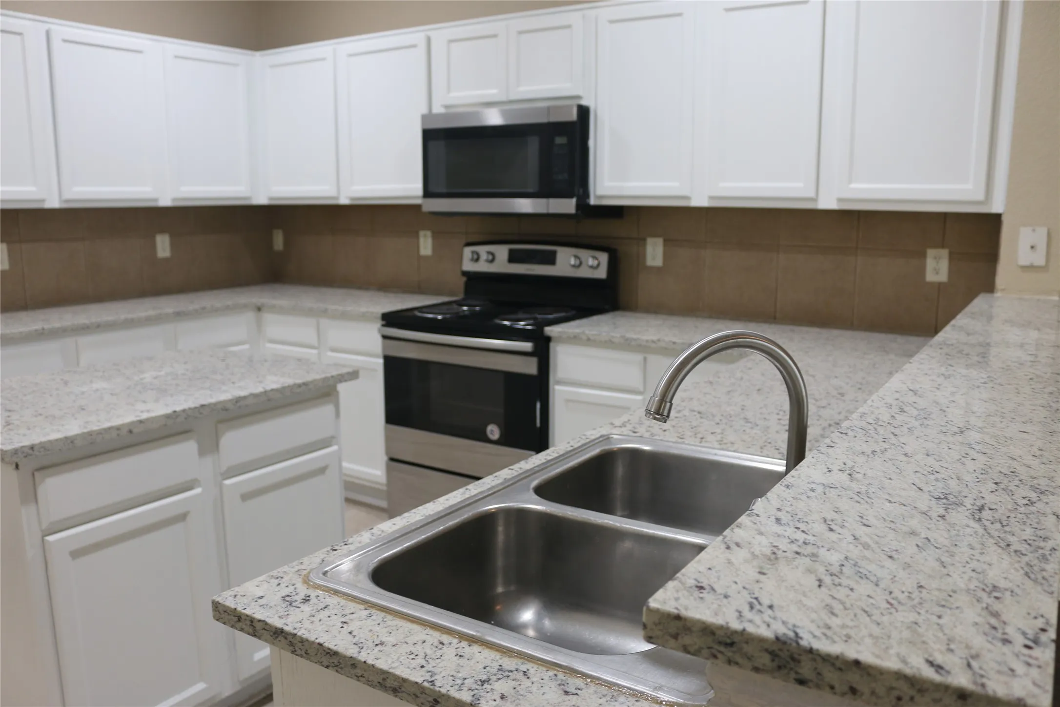 Townhouse For Rent in Collin County , 327 Regency Drive, Allen, Texas 75002, 3 Bedroom, 3 Bathroom, 2 Garage spaces, 1,894 Sqft, built in 2008, mls#21351345, Real Estate Agent in Allen, Homes For Rent in Collin county, Homes For Rent in Allen, Realtor in Allen Texas, Real Estate Brokerage Independent Realty Texas, Luminita Cordes Realtor