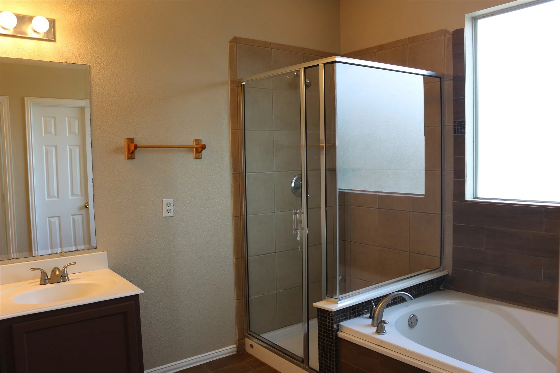 Townhouse For Rent in Collin County , 327 Regency Drive, Allen, Texas 75002, 3 Bedroom, 3 Bathroom, 2 Garage spaces, 1,894 Sqft, built in 2008, mls#21351345, Real Estate Agent in Allen, Homes For Rent in Collin county, Homes For Rent in Allen, Realtor in Allen Texas, Real Estate Brokerage Independent Realty Texas, Luminita Cordes Realtor