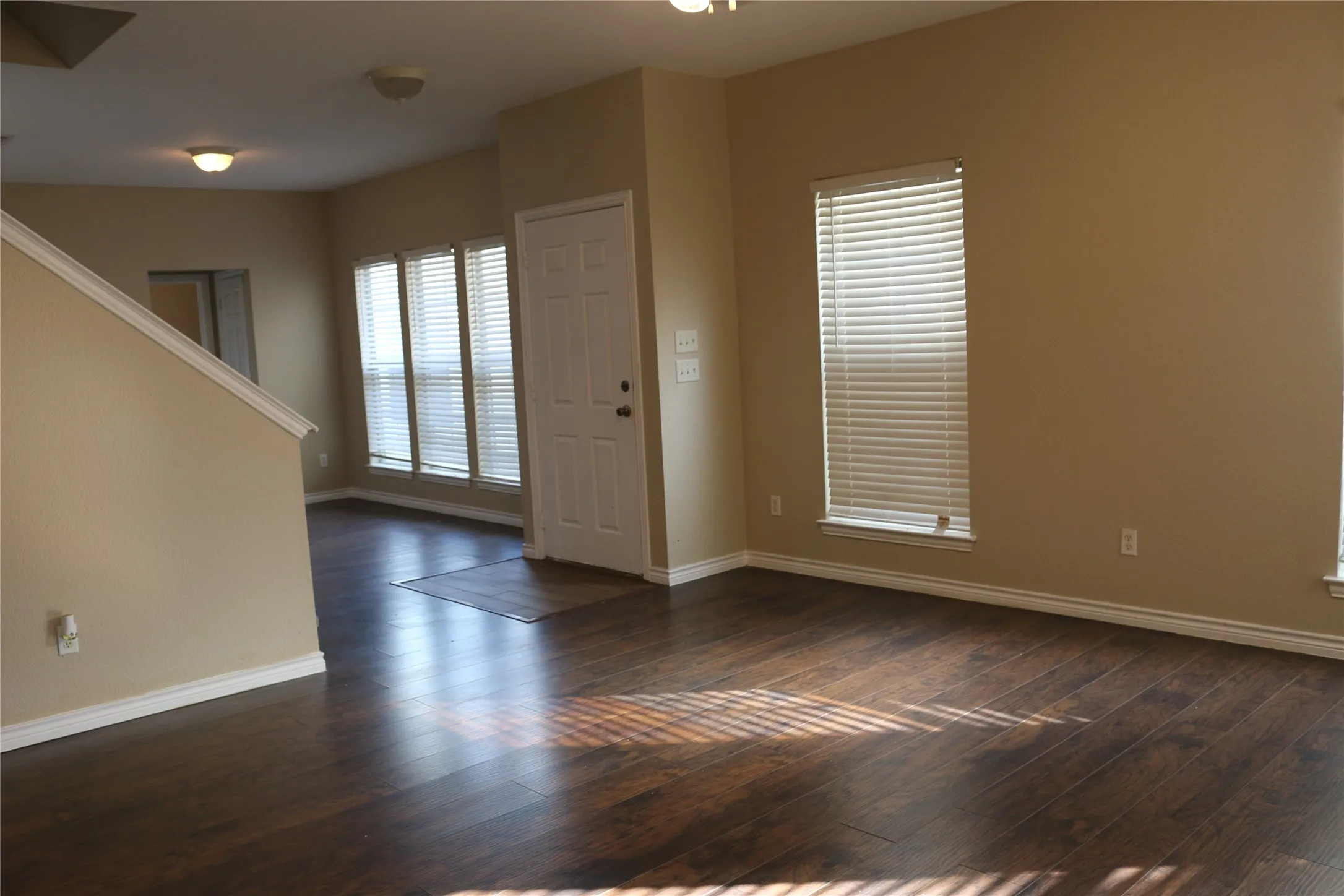 Townhouse For Rent in Collin County , 327 Regency Drive, Allen, Texas 75002, 3 Bedroom, 3 Bathroom, 2 Garage spaces, 1,894 Sqft, built in 2008, mls#21351345, Real Estate Agent in Allen, Homes For Rent in Collin county, Homes For Rent in Allen, Realtor in Allen Texas, Real Estate Brokerage Independent Realty Texas, Luminita Cordes Realtor