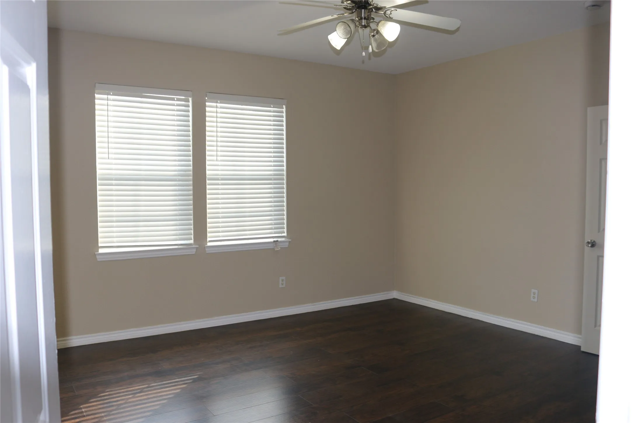 Townhouse For Rent in Collin County , 327 Regency Drive, Allen, Texas 75002, 3 Bedroom, 3 Bathroom, 2 Garage spaces, 1,894 Sqft, built in 2008, mls#21351345, Real Estate Agent in Allen, Homes For Rent in Collin county, Homes For Rent in Allen, Realtor in Allen Texas, Real Estate Brokerage Independent Realty Texas, Luminita Cordes Realtor