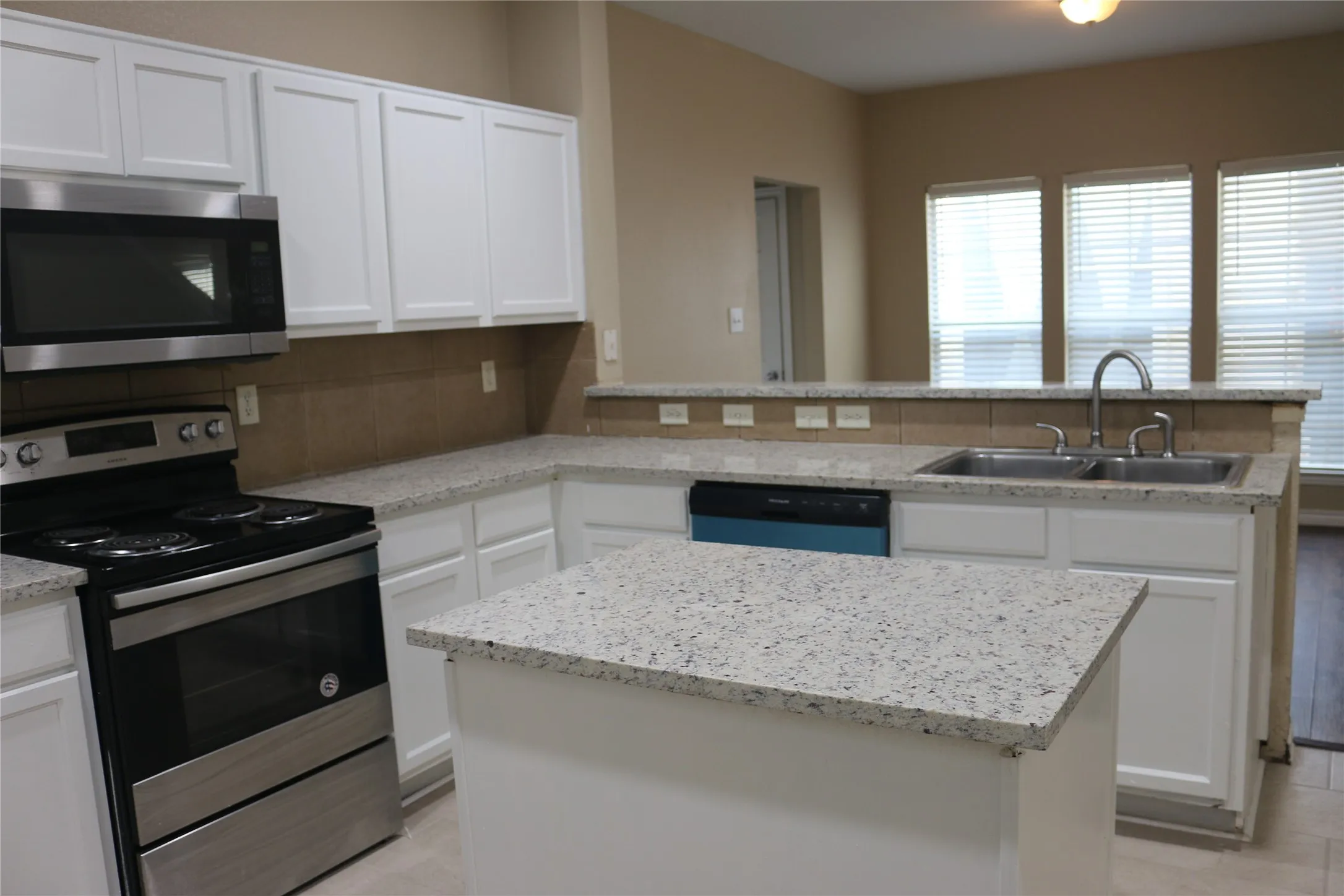 Townhouse For Rent in Collin County , 327 Regency Drive, Allen, Texas 75002, 3 Bedroom, 3 Bathroom, 2 Garage spaces, 1,894 Sqft, built in 2008, mls#21351345, Real Estate Agent in Allen, Homes For Rent in Collin county, Homes For Rent in Allen, Realtor in Allen Texas, Real Estate Brokerage Independent Realty Texas, Luminita Cordes Realtor
