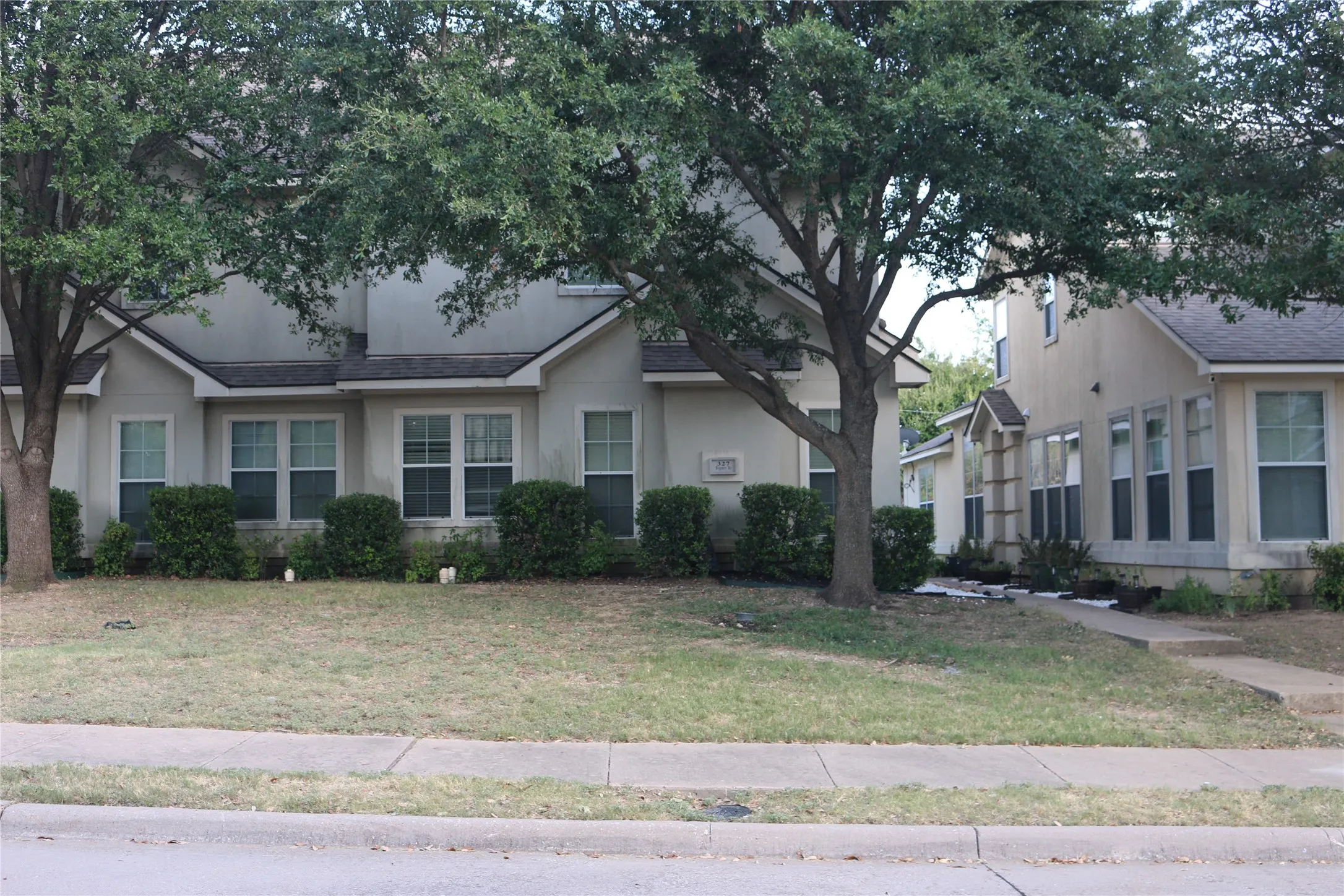 Townhouse For Rent in Collin County , 327 Regency Drive, Allen, Texas 75002, 3 Bedroom, 3 Bathroom, 2 Garage spaces, 1,894 Sqft, built in 2008, mls#21351345, Real Estate Agent in Allen, Homes For Rent in Collin county, Homes For Rent in Allen, Realtor in Allen Texas, Real Estate Brokerage Independent Realty Texas, Luminita Cordes Realtor