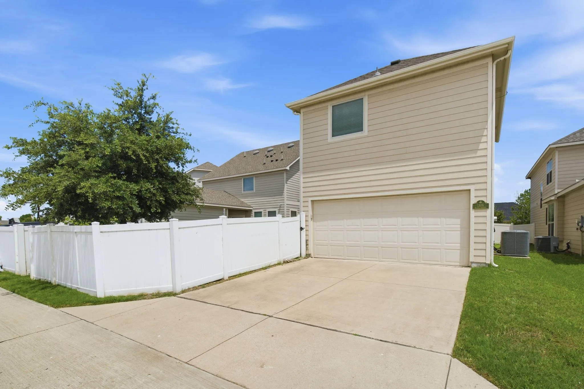 Single Family Residence For Sale in Denton County , 1108 Black Cherry Drive, Aubrey, Texas 76227, 4 Bedroom, 3 Bathroom, 2 Garage spaces, 3,062 Sqft, built in 2014, mls#21351275, Real Estate Agent in Aubrey, Homes For Sale in Denton county, Homes For Sale in Aubrey, Realtor in Aubrey Texas, Real Estate Brokerage Independent Realty Texas, Luminita Cordes Realtor