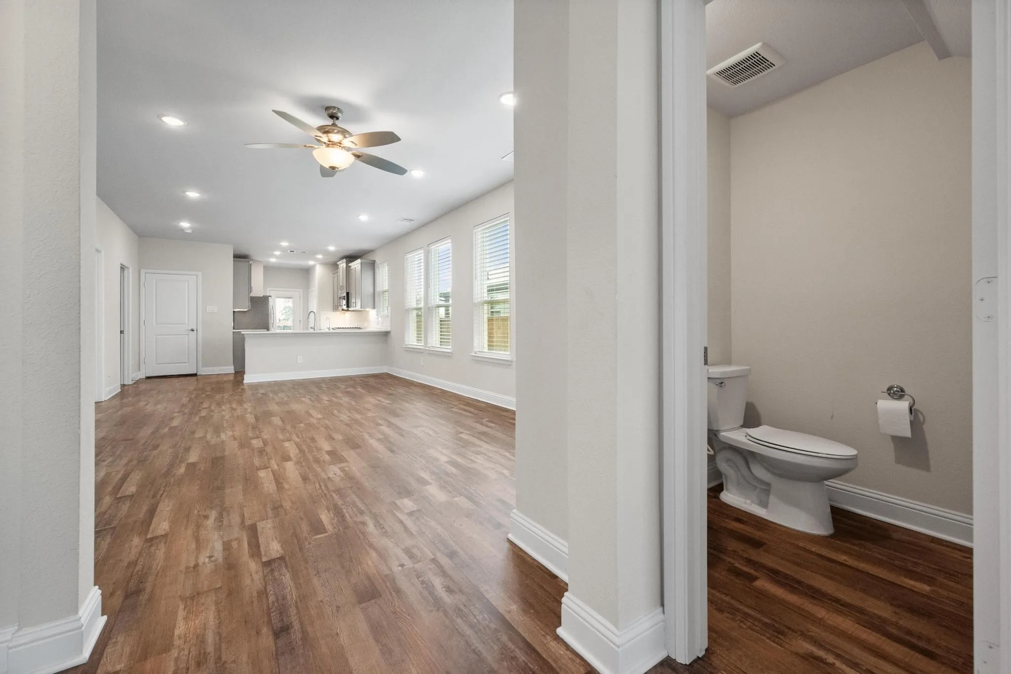 Single Family Residence For Rent in Collin County , 10838 Downy Cup Drive, Frisco, Texas 75035, 5 Bedroom, 3 Bathroom, 2 Garage spaces, 2,402 Sqft, built in 2022, Price $3,000, mls#21348020, Real Estate Agent in Frisco, Homes For Rent in Collin county, Homes For Rent in Frisco, Realtor in Frisco Texas, Real Estate Brokerage Independent Realty Texas, Luminita Cordes Realtor