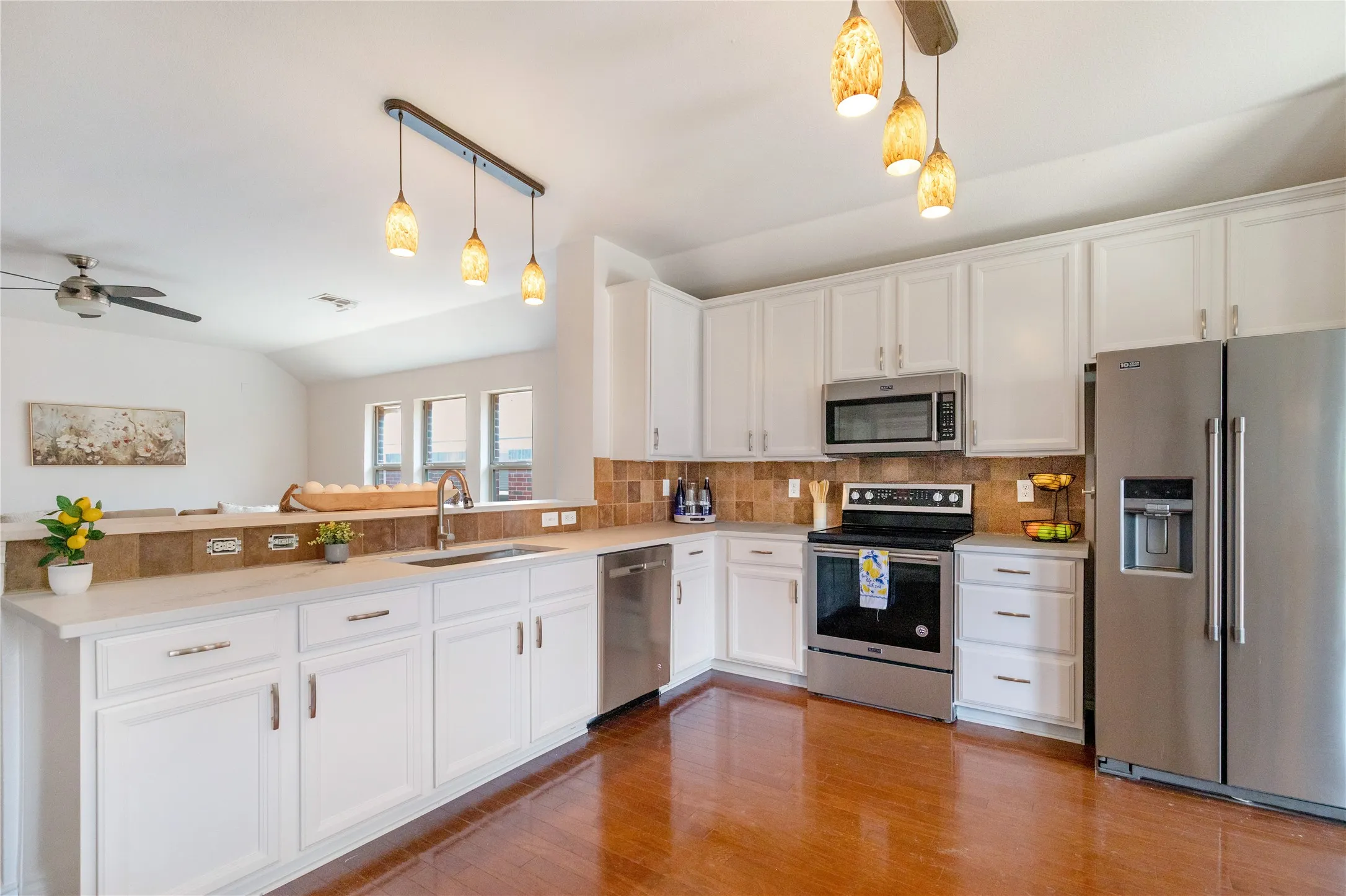 Single Family Residence For Sale in Tarrant County , 4601 Indian Rock Drive, Fort Worth, Texas 76244, 3 Bedroom, 2 Bathroom, 2 Garage spaces, 1,709 Sqft, built in 2003, mls#21349030, Real Estate Agent in Fort Worth, Homes For Sale in Tarrant county, Homes For Sale in Fort Worth, Realtor in Fort Worth Texas, Real Estate Brokerage Independent Realty Texas, Luminita Cordes Realtor