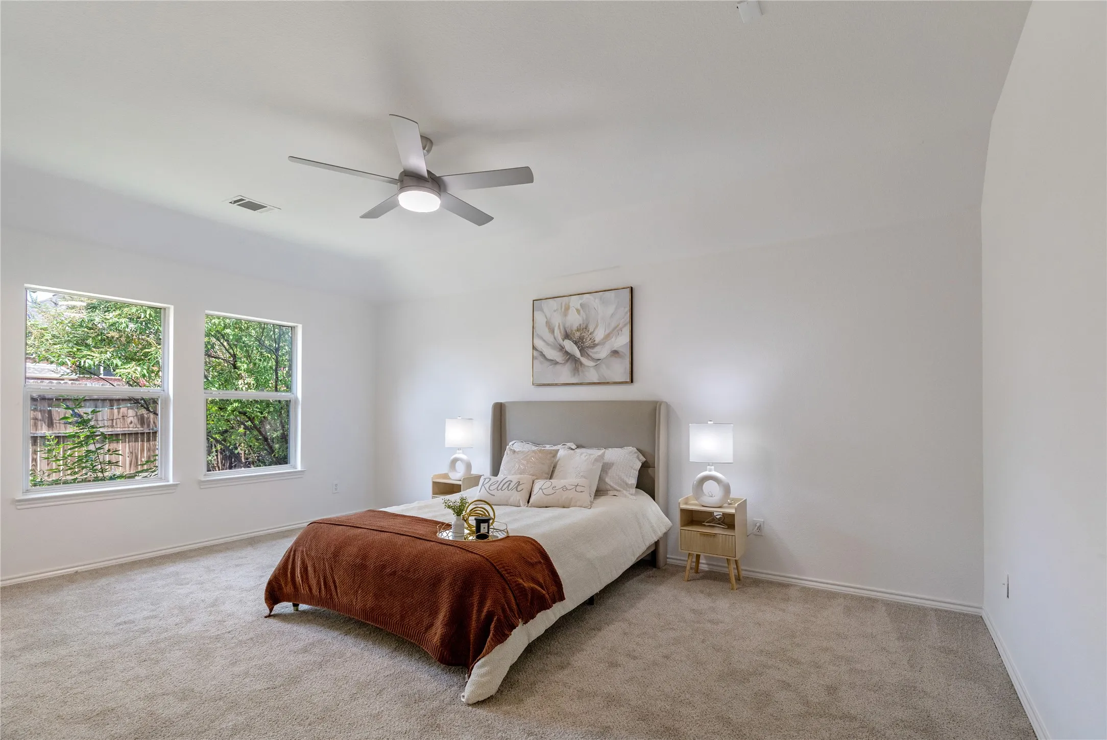 Single Family Residence For Sale in Tarrant County , 4601 Indian Rock Drive, Fort Worth, Texas 76244, 3 Bedroom, 2 Bathroom, 2 Garage spaces, 1,709 Sqft, built in 2003, mls#21349030, Real Estate Agent in Fort Worth, Homes For Sale in Tarrant county, Homes For Sale in Fort Worth, Realtor in Fort Worth Texas, Real Estate Brokerage Independent Realty Texas, Luminita Cordes Realtor